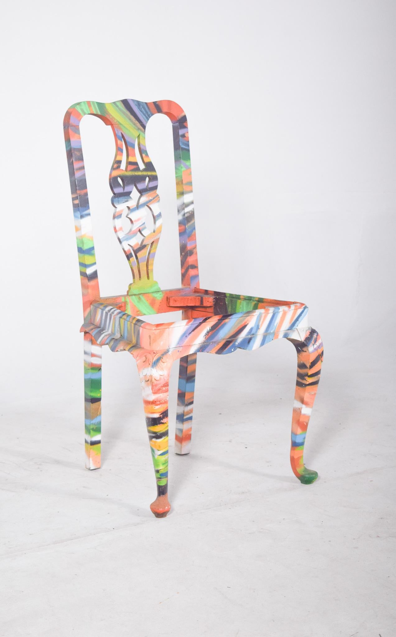 Moderne Chaise portugaise transformée en art urbain par Francisco Camilo en vente