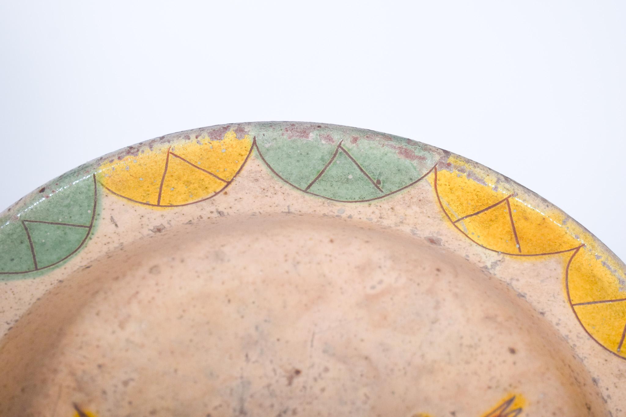 Mid-Century Modern Assiette en argile portugaise peinte et émaillée en vente