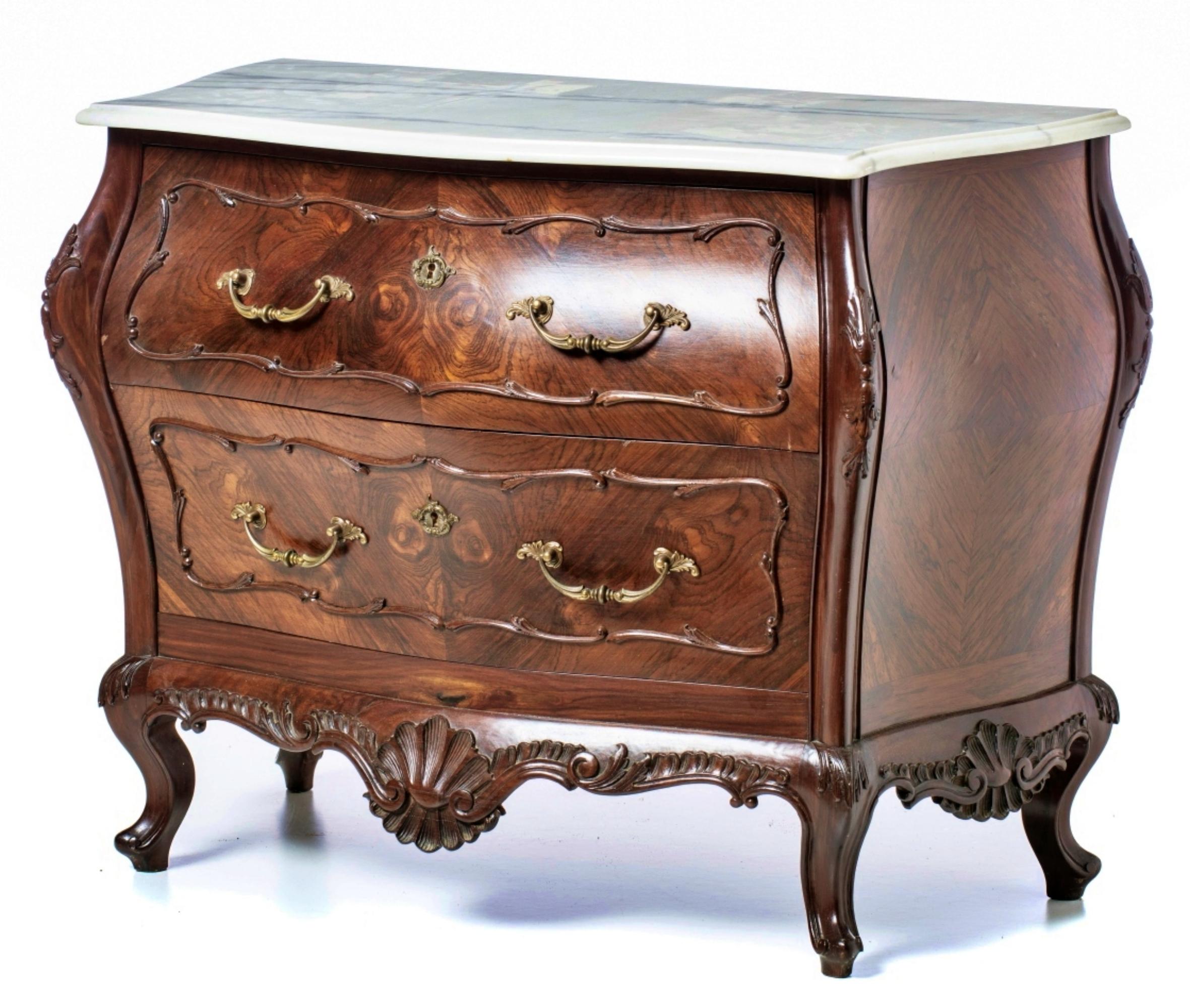 Portuguese commode
Beginning 20th Century
in Brazilian rosewood veneered mahogany, corrugated box with 2 drawers. 
Marble top and metal hardware. 
Dim.: 81 x 102 x 51 cm.