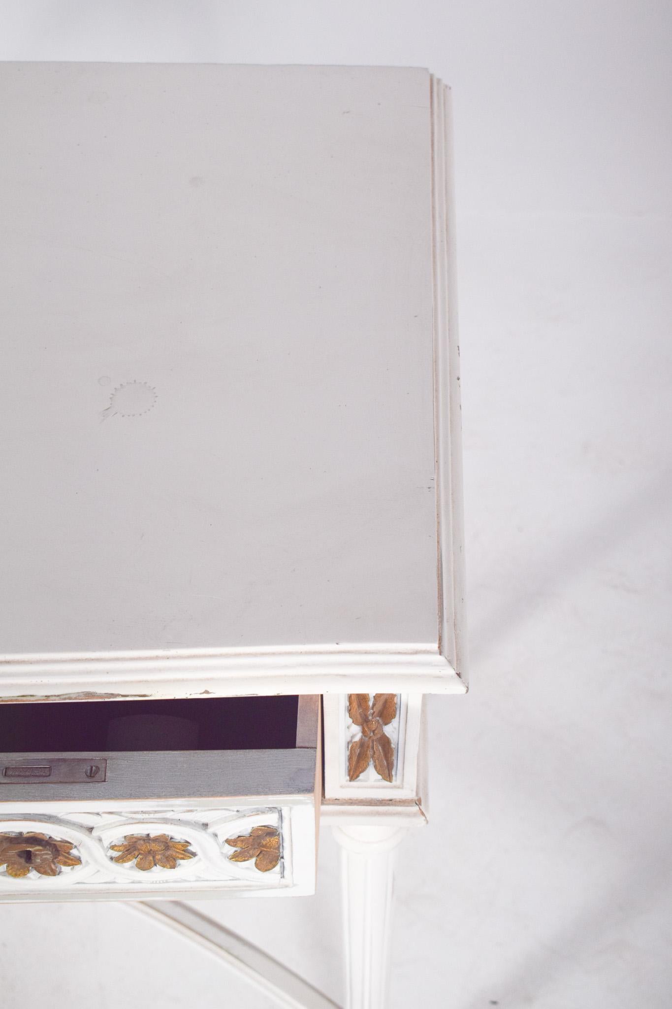Portuguese Console Painted White with Gilding For Sale 4