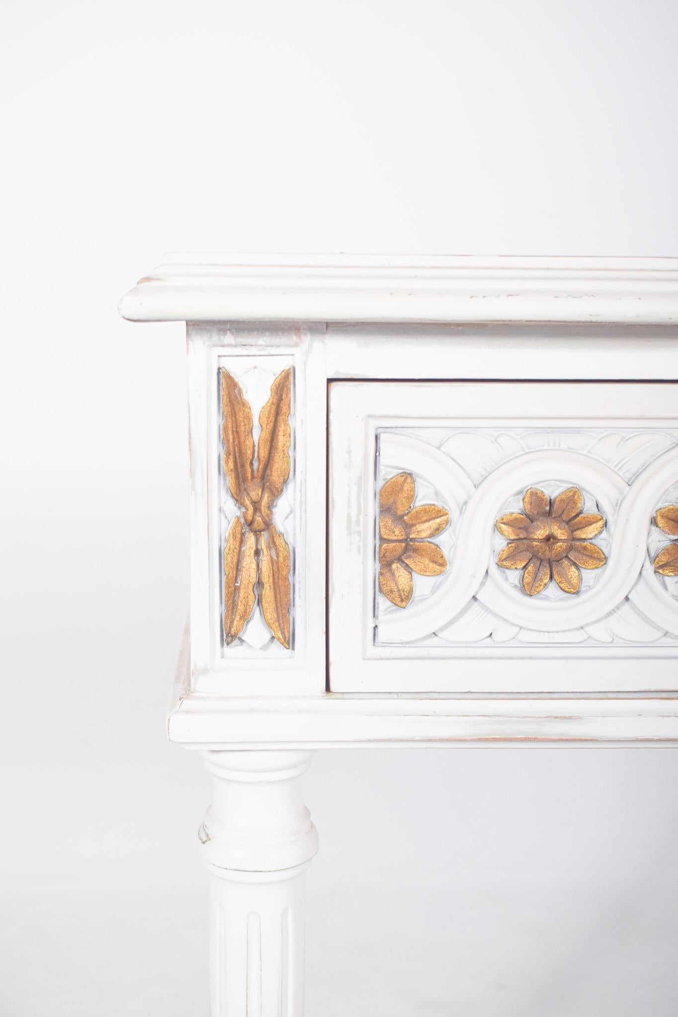 Portuguese Console Painted White with Gilding For Sale 1