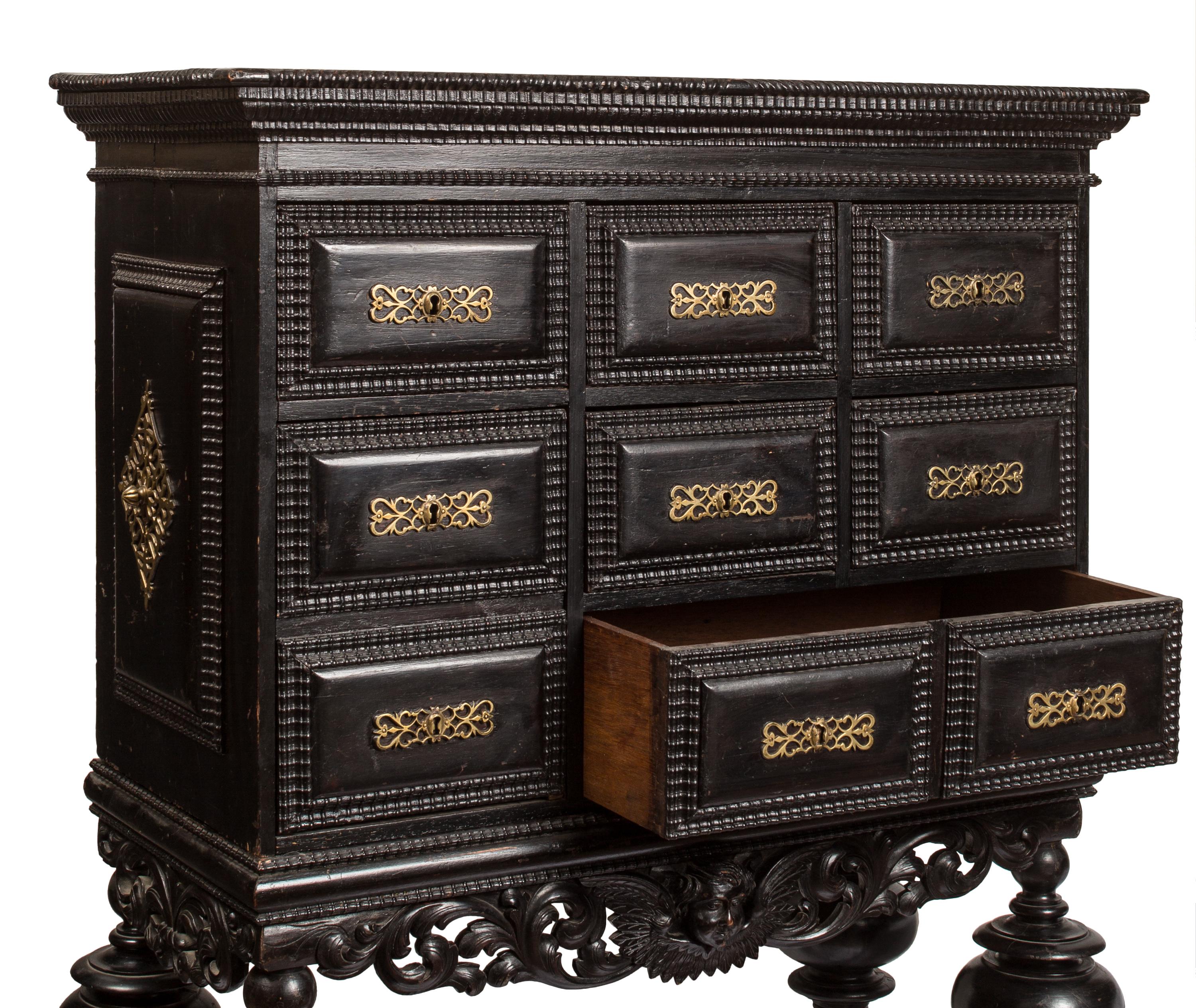 Black / Ebonized Portuguese 'Contador' Cabinet with Matching Decorative Stand In Good Condition For Sale In Madrid, ES