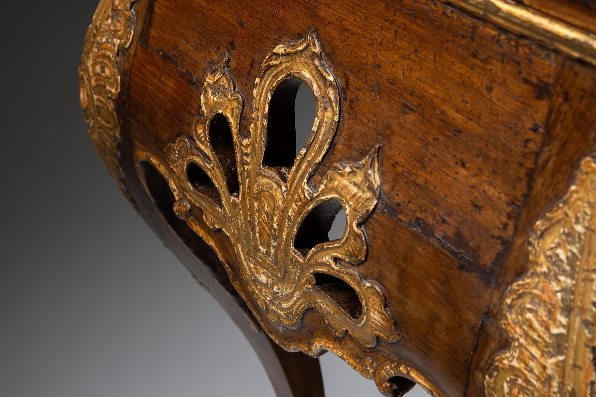 Portuguese Credenza of King João V in walnut wood from the 18th century In Good Condition For Sale In Lisboa, PT