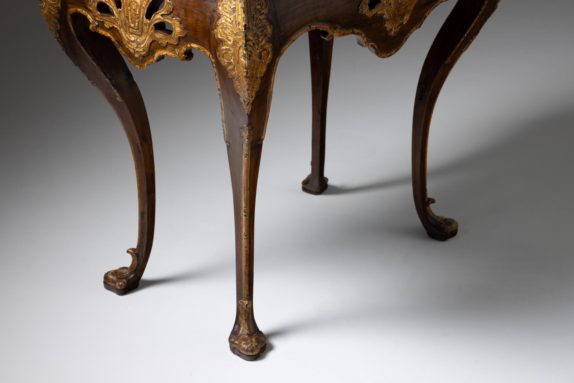 18th Century and Earlier Portuguese Credenza of King João V in walnut wood from the 18th century For Sale