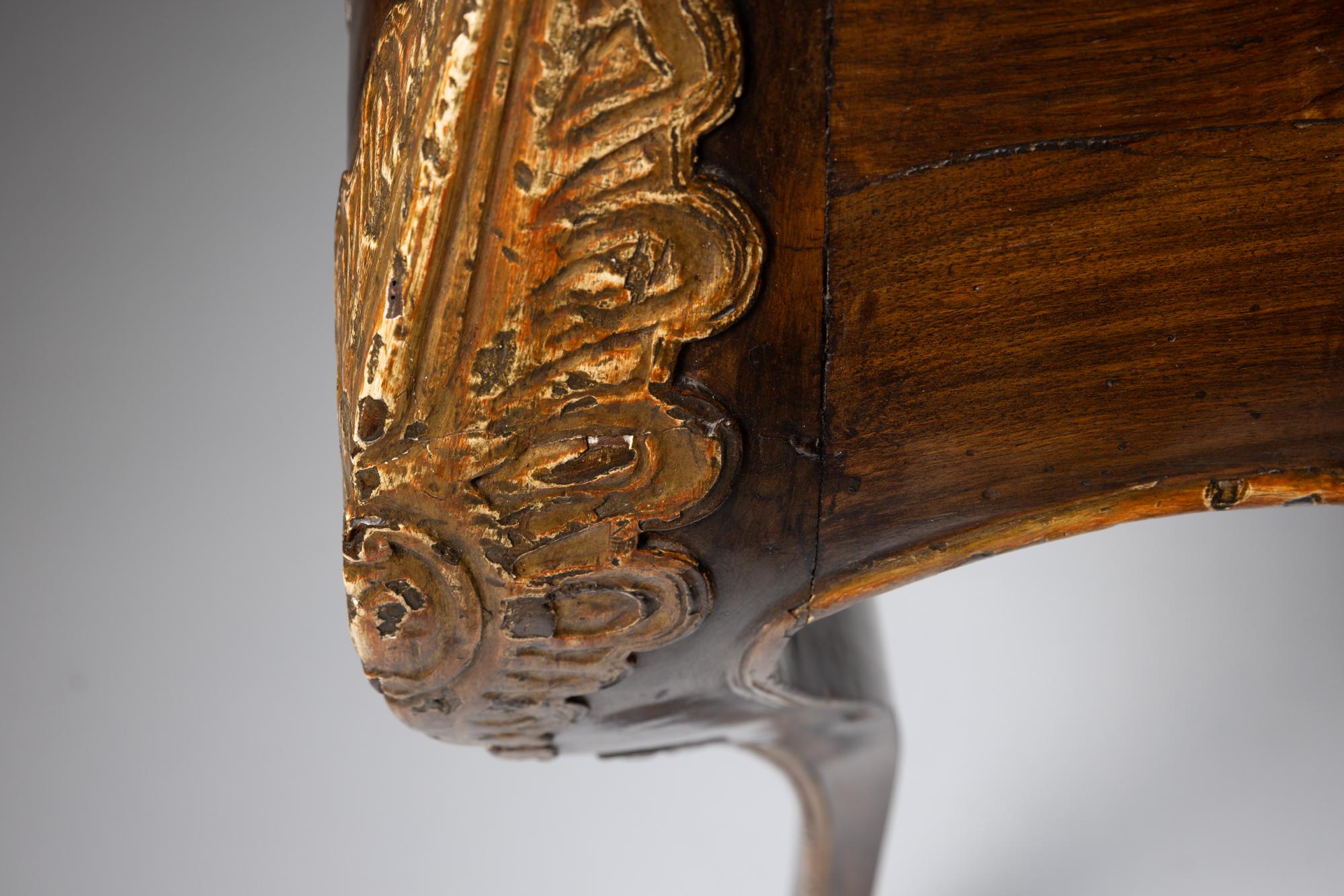 Walnut Portuguese Credenza of King João V in walnut wood from the 18th century For Sale