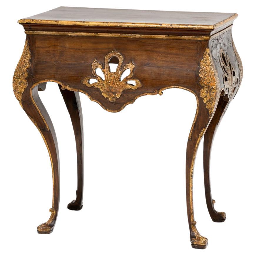 Portuguese Credenza of King João V in walnut wood from the 18th century For Sale