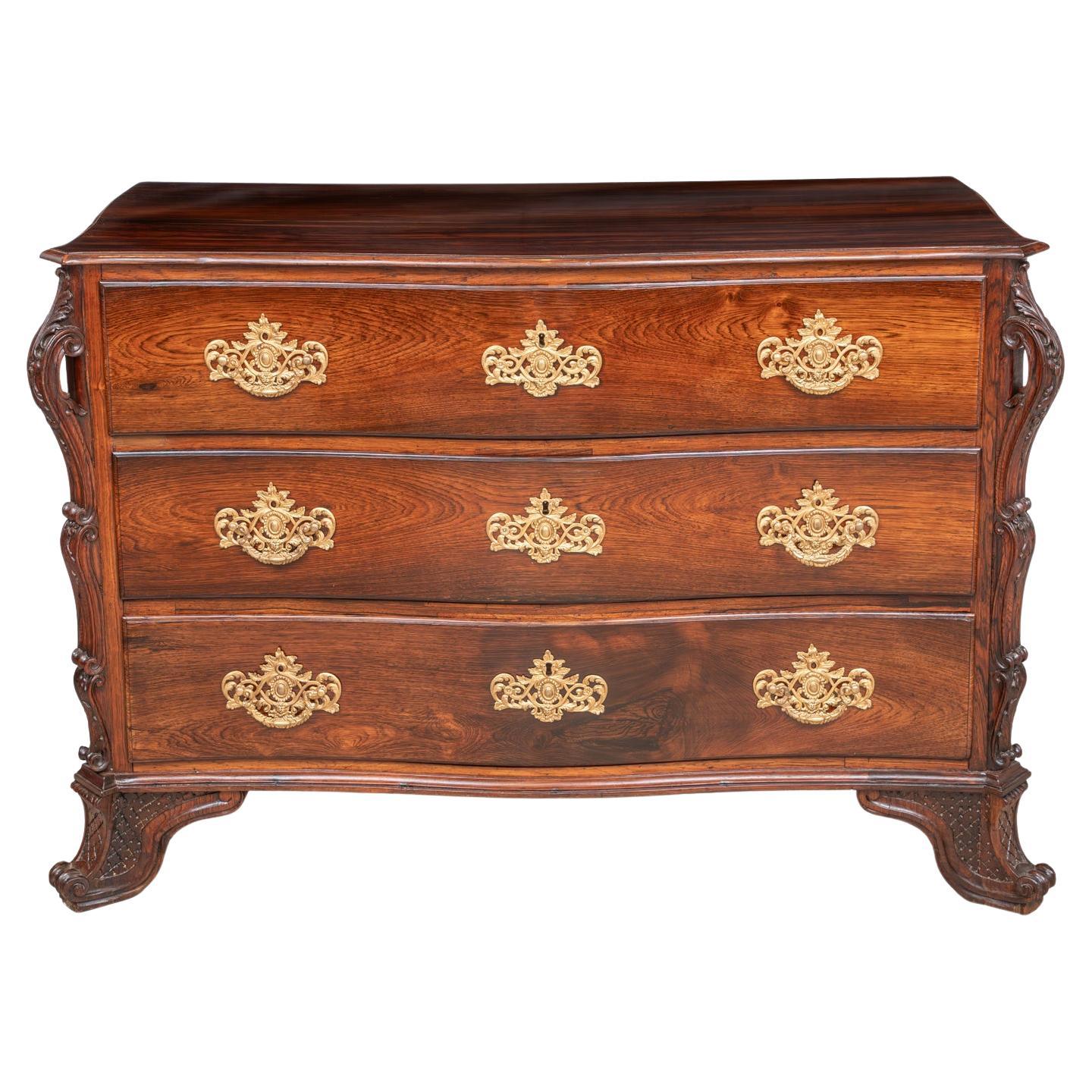 Commode portoghese del periodo di D. José I in palissandro massiccio, metà del XVIII secolo