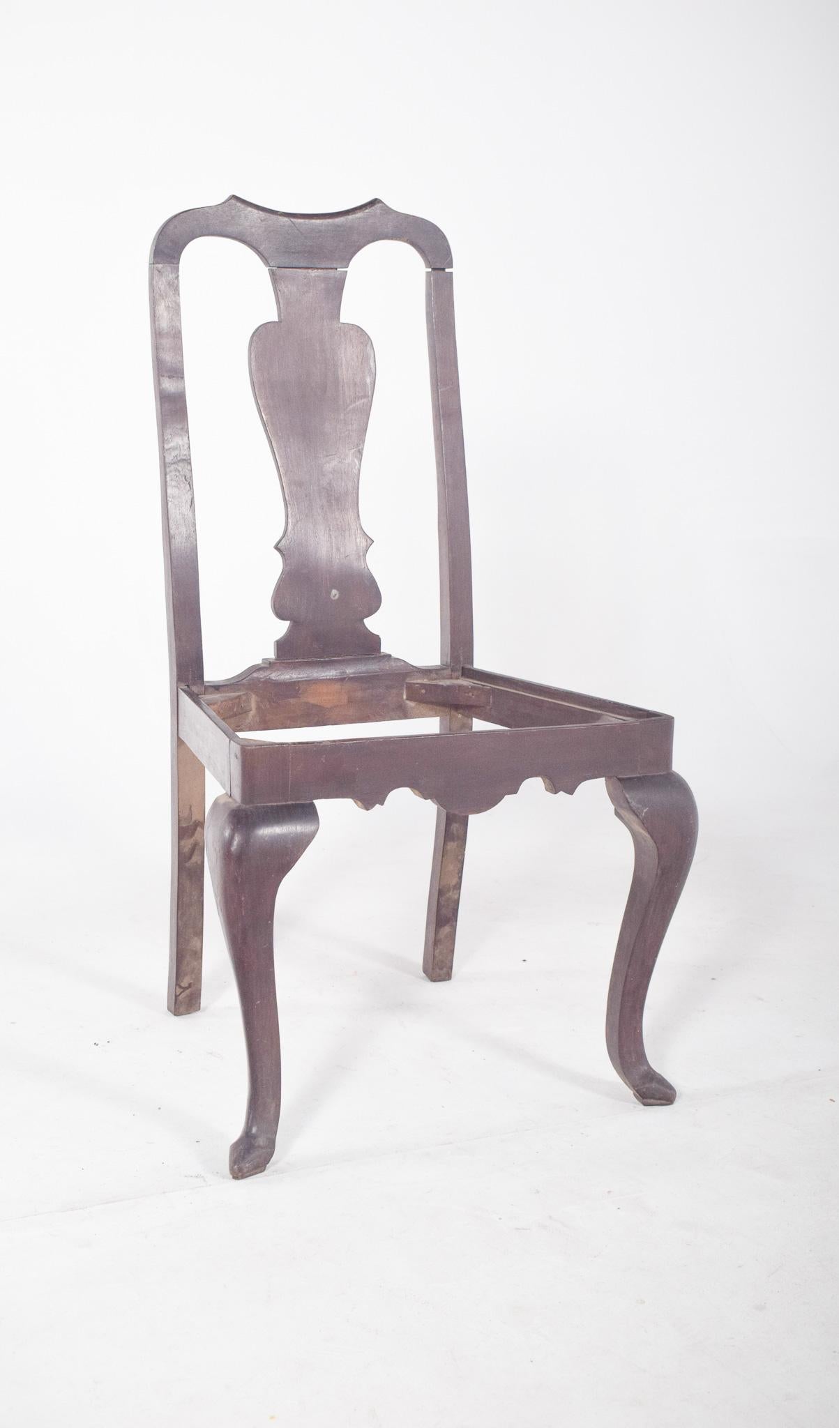 Portugais Chaise de salle à manger portugaise D. A Style en vente