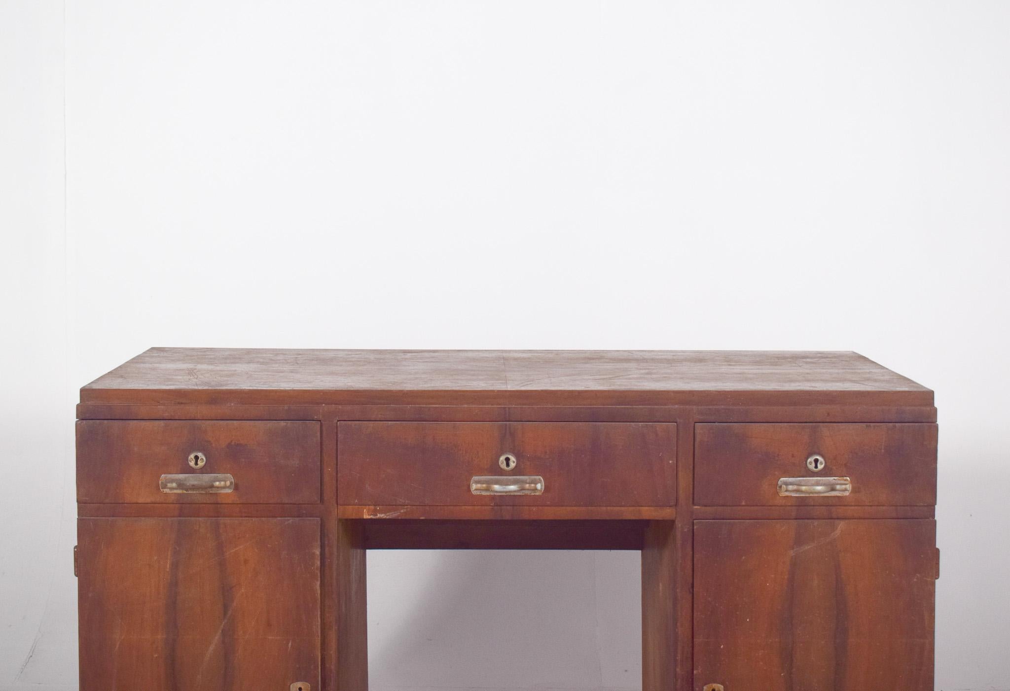 Portuguese Desk From the Mid-20th Century In Fair Condition For Sale In Lisboa, Lisboa