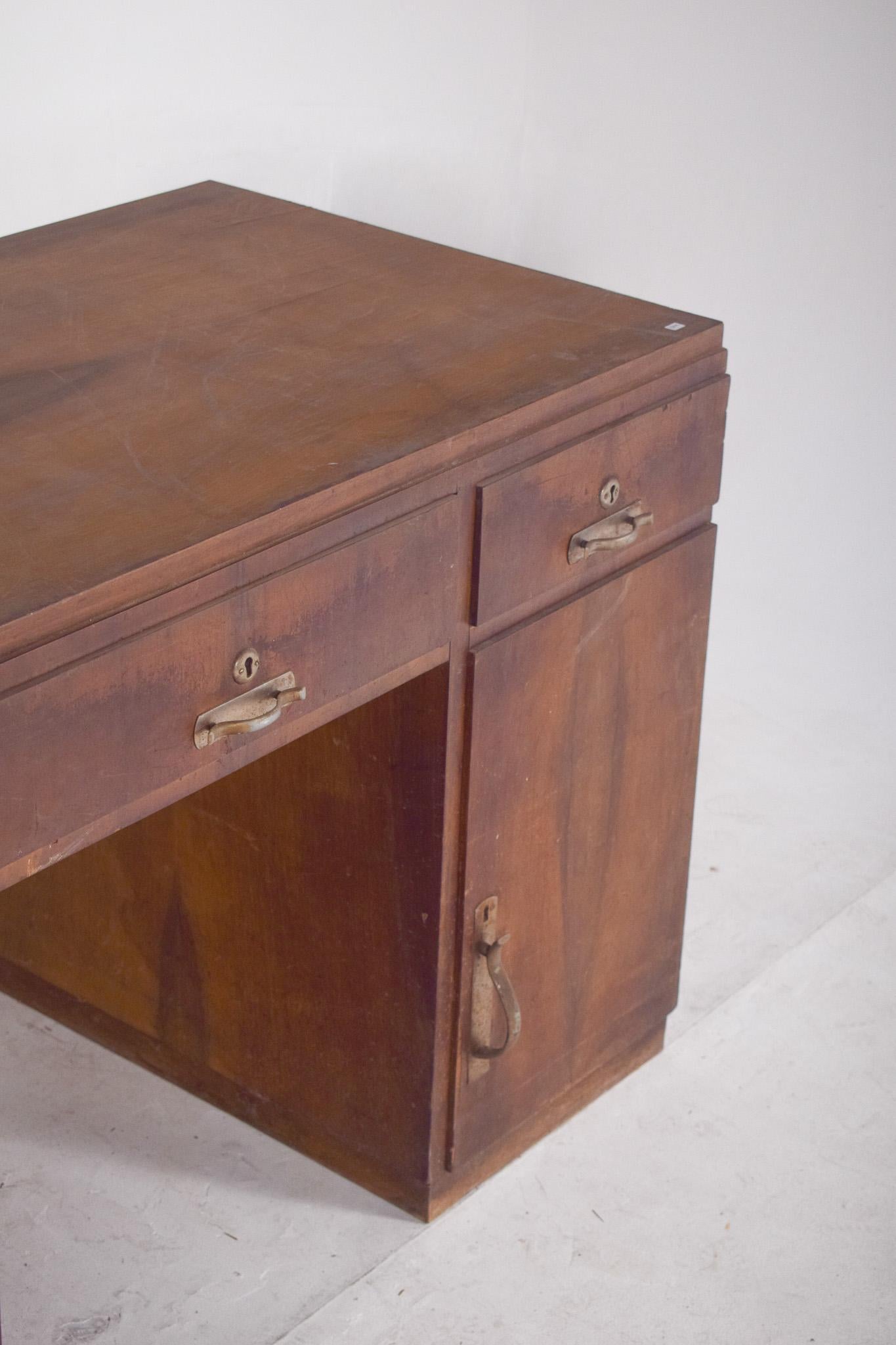 Portuguese Desk From the Mid-20th Century For Sale 1