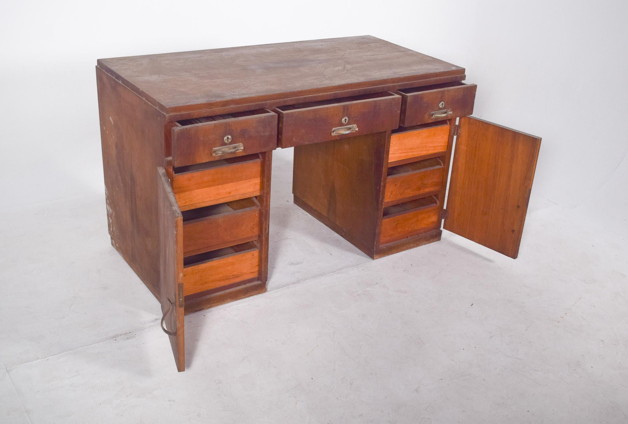 Portuguese Desk From the Mid-20th Century For Sale 4