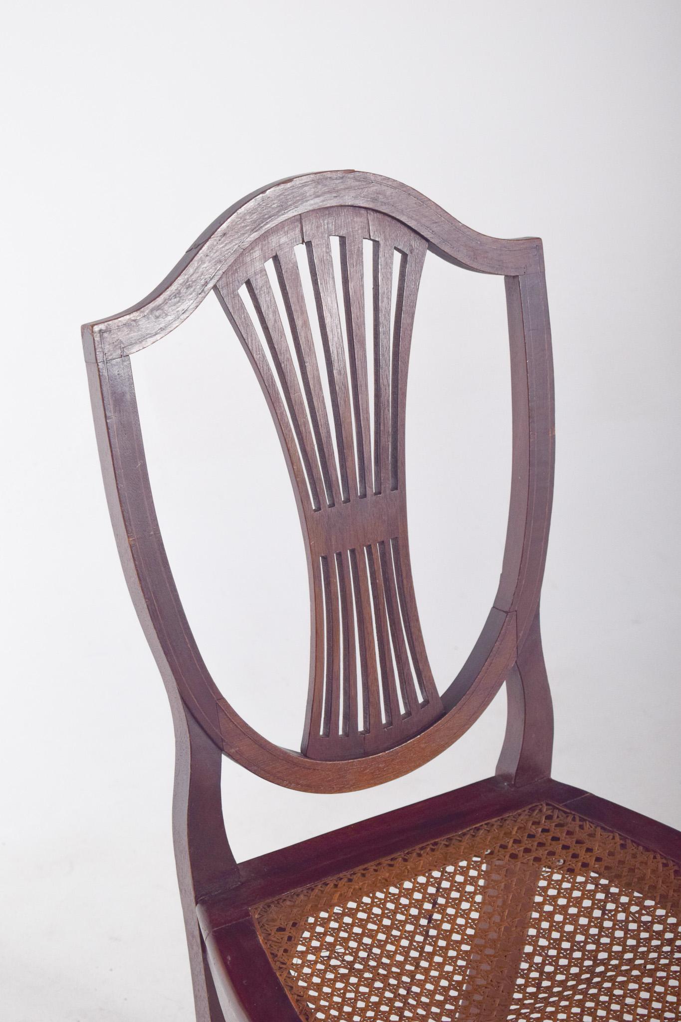 Chaise de salle à manger portugaise avec assise en paille Abîmé - En vente à Lisboa, Lisboa