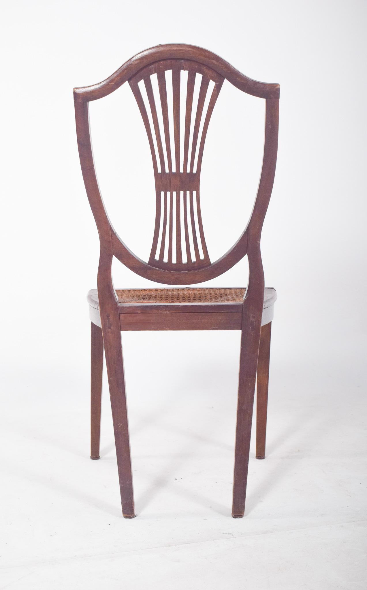 20ième siècle Chaise de salle à manger portugaise avec assise en paille en vente