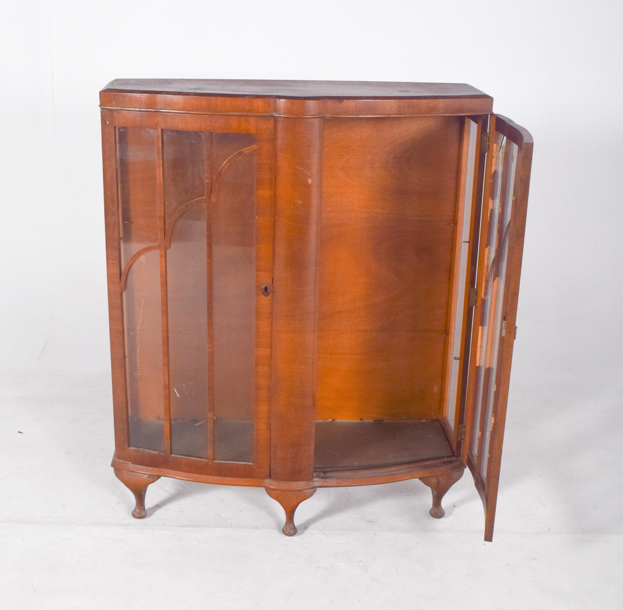 20ième siècle Vitrine portugaise à deux portes en vente
