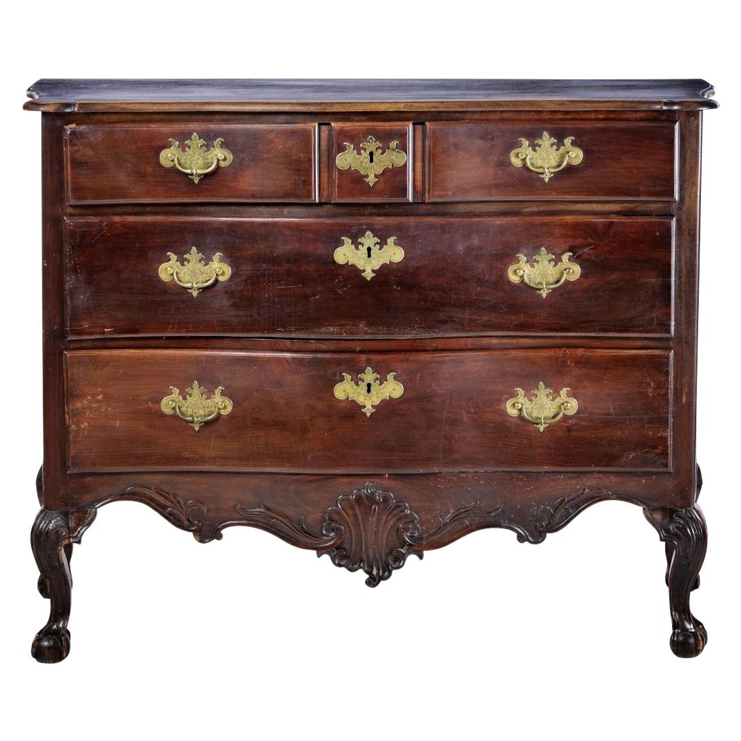 Portuguese Dresser 18th Century in Walnut Wood For Sale