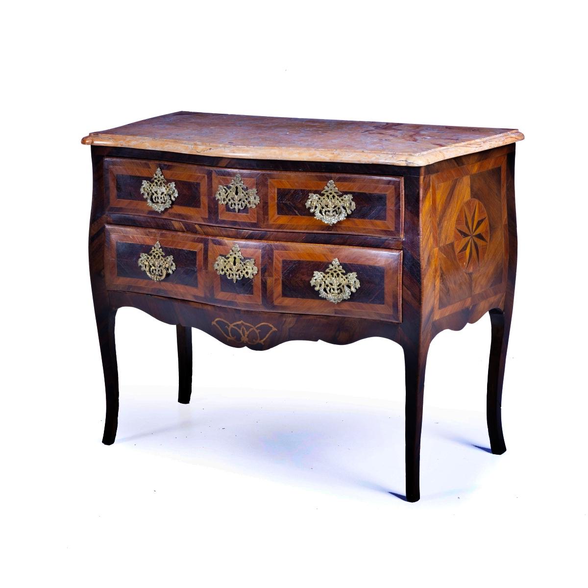 Portuguese Dresser 18th Century, Veneered in Brazilian Rosewood In Good Condition In Madrid, ES