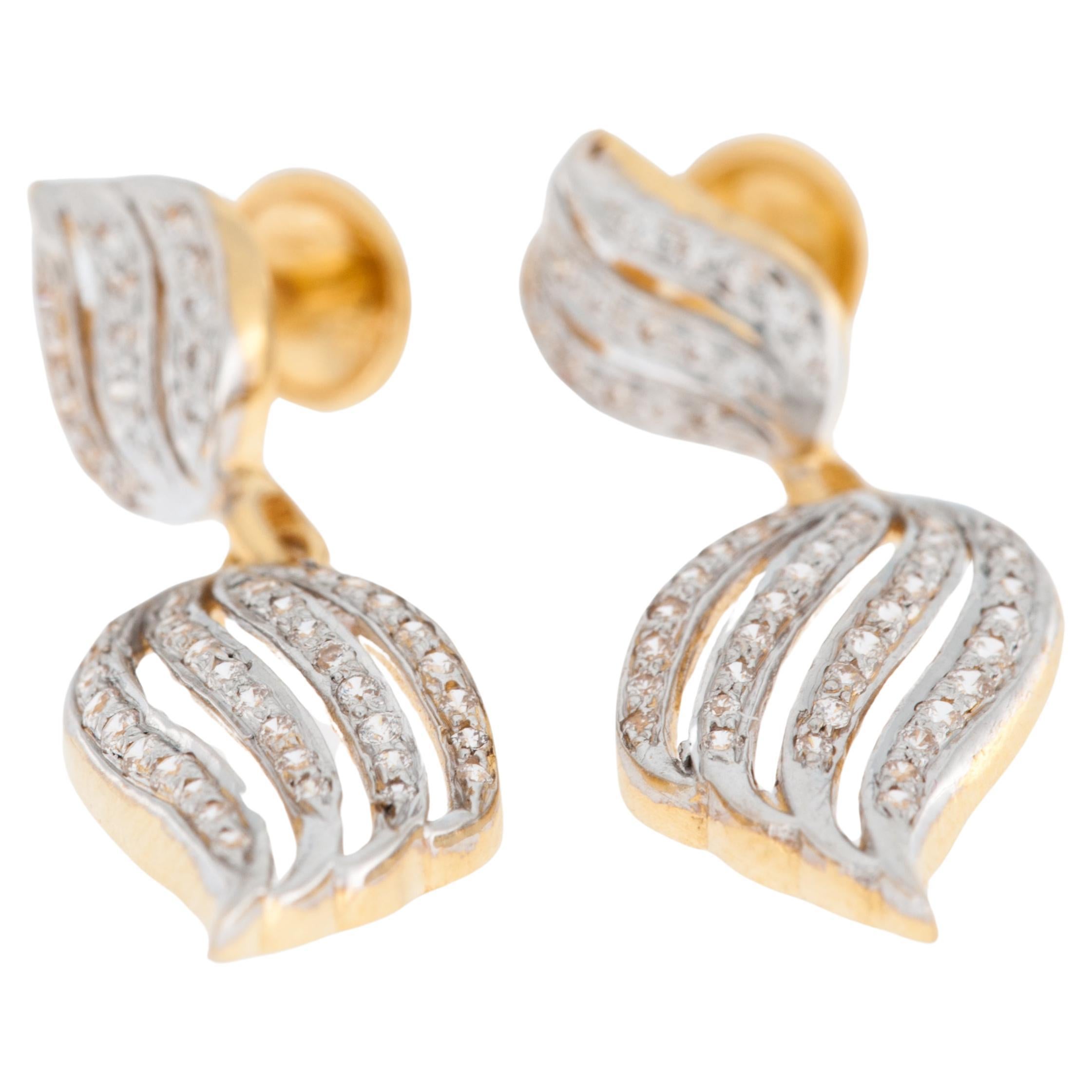Boucles d'oreilles portugaises pendantes en or 22 carats avec diamants en vente