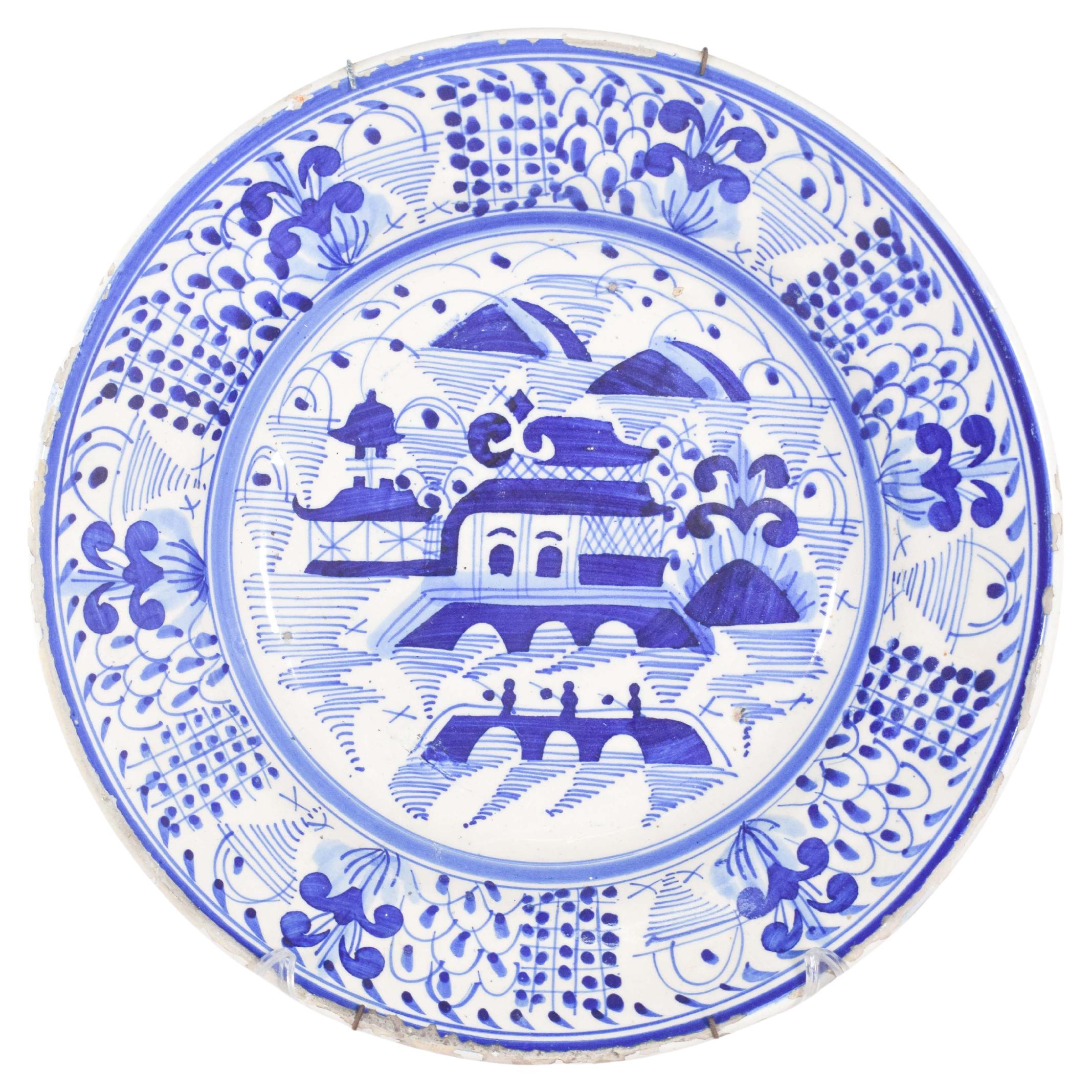 Assiette portugaise décorée en faïence bleue et blanche