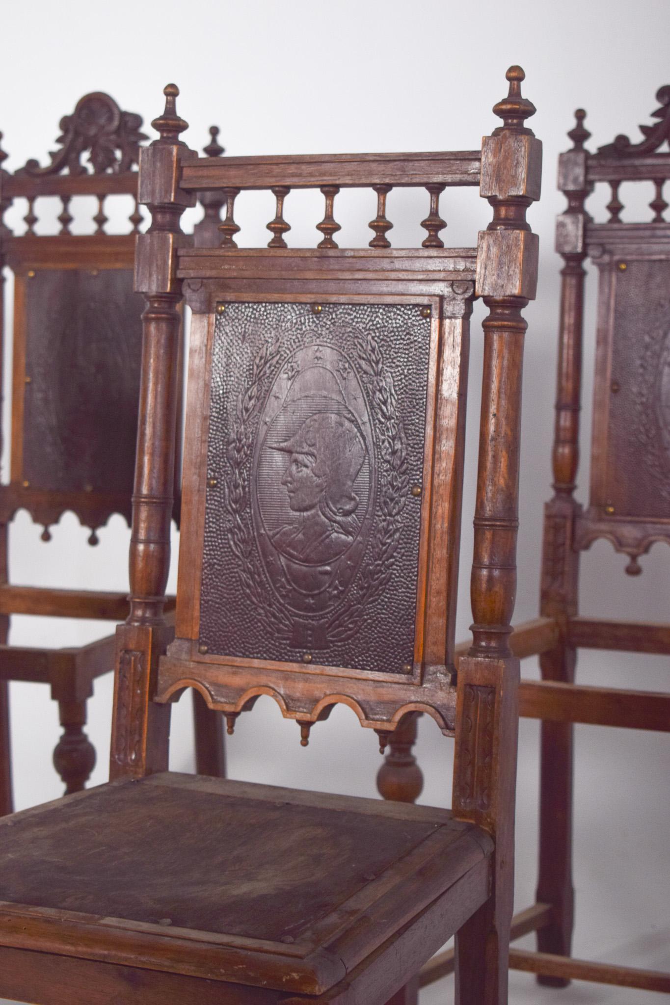 Eleven chaises de salle à manger portugaises de style Henry II en vente 3