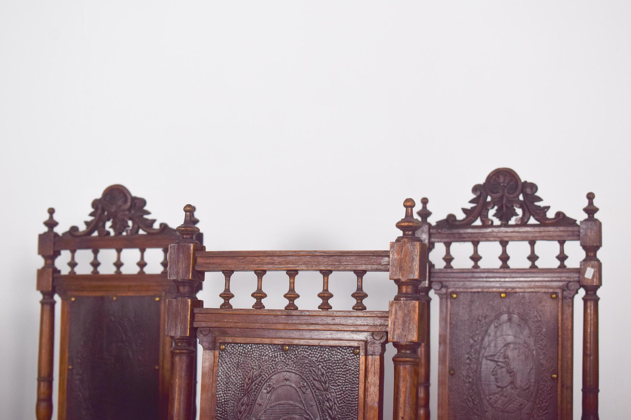 Eleven chaises de salle à manger portugaises de style Henry II en vente 4