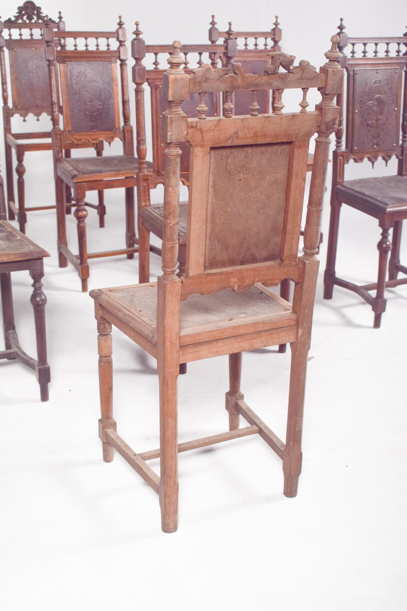 Eleven chaises de salle à manger portugaises de style Henry II en vente 5