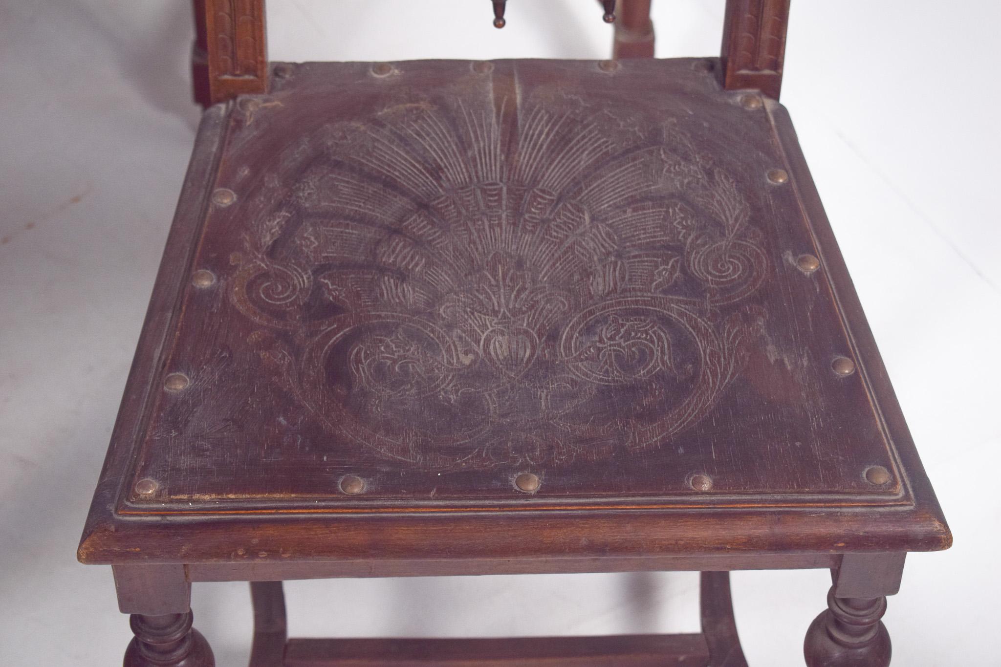 Eleven chaises de salle à manger portugaises de style Henry II en vente 1