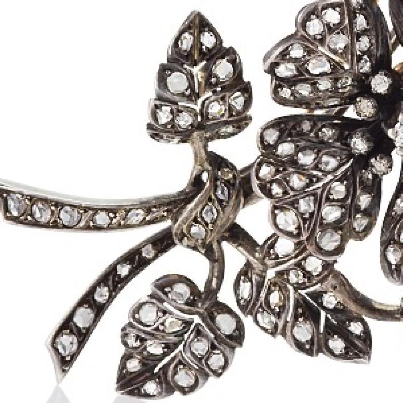 Portuguese en Tremblant Diamond Silver Top Gold Brooch In Excellent Condition In New York, NY