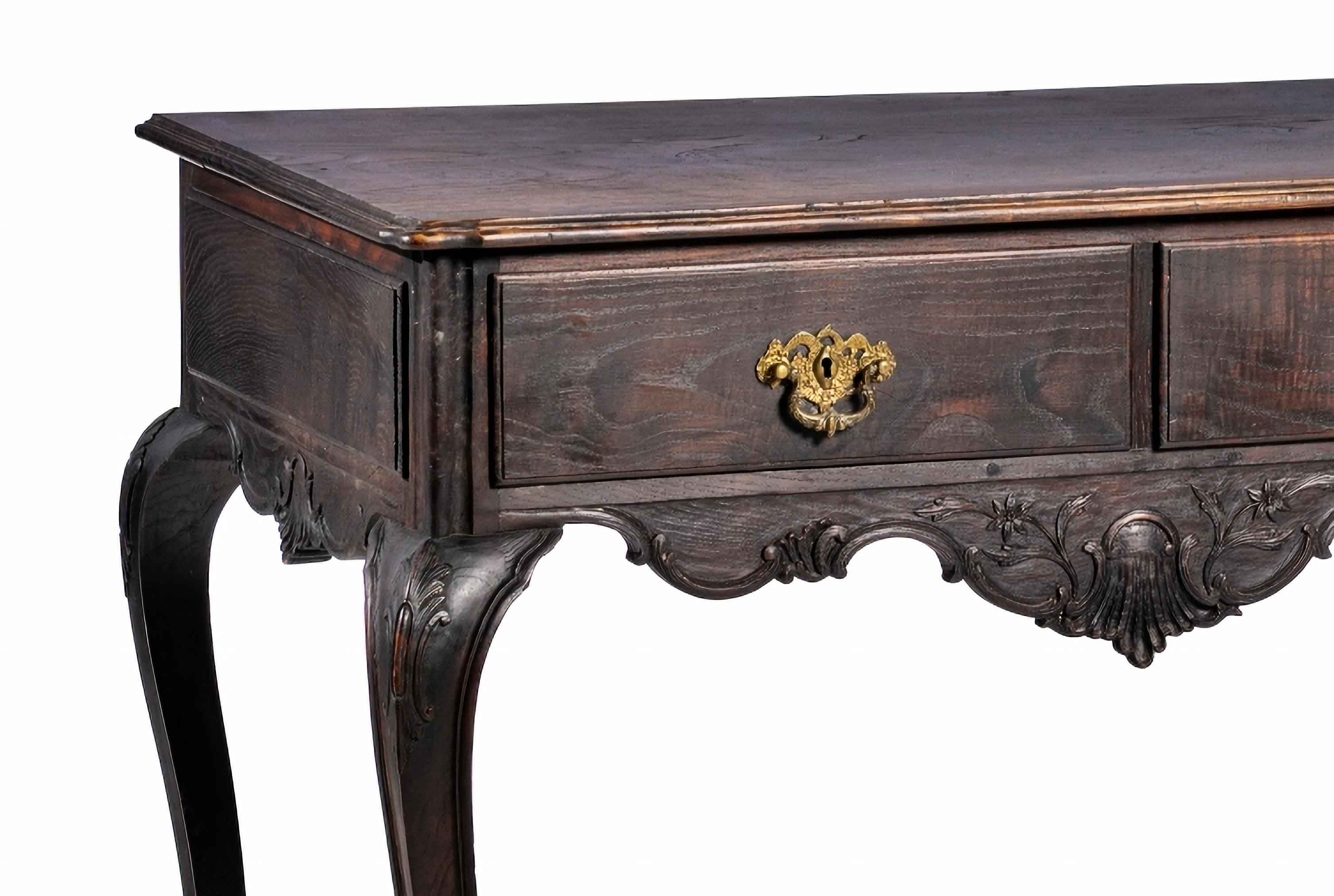 PORTUGUESE WALL TABLE 18th Century

in chestnut wood, waist with two drawers, skirts cut with carvings, resting on four curved feet.
Metal hardware.
Some small defects.
Dim.: 86 x 104 x 58 cm
good conditions