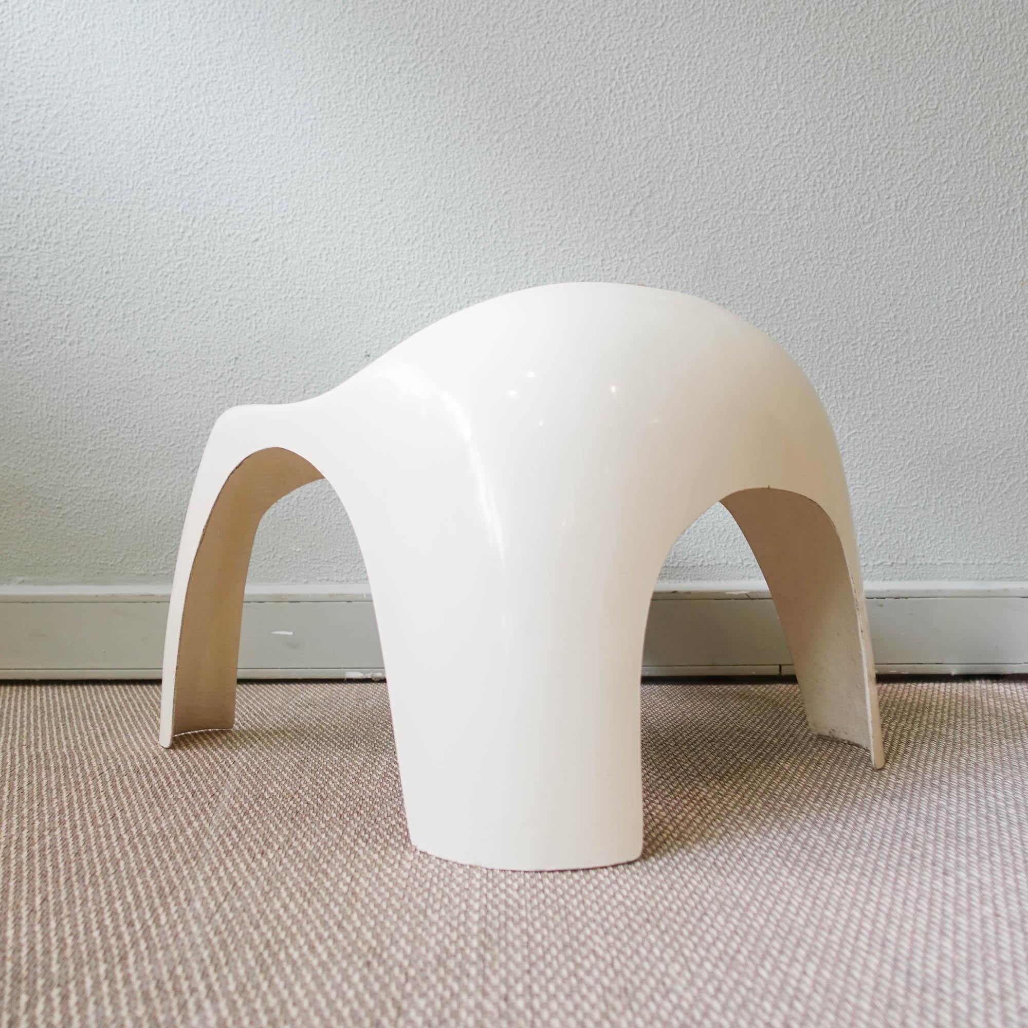 Portuguese Fiberglass Stool in the style of Efebino by Stacy Duke for Artemide For Sale 5