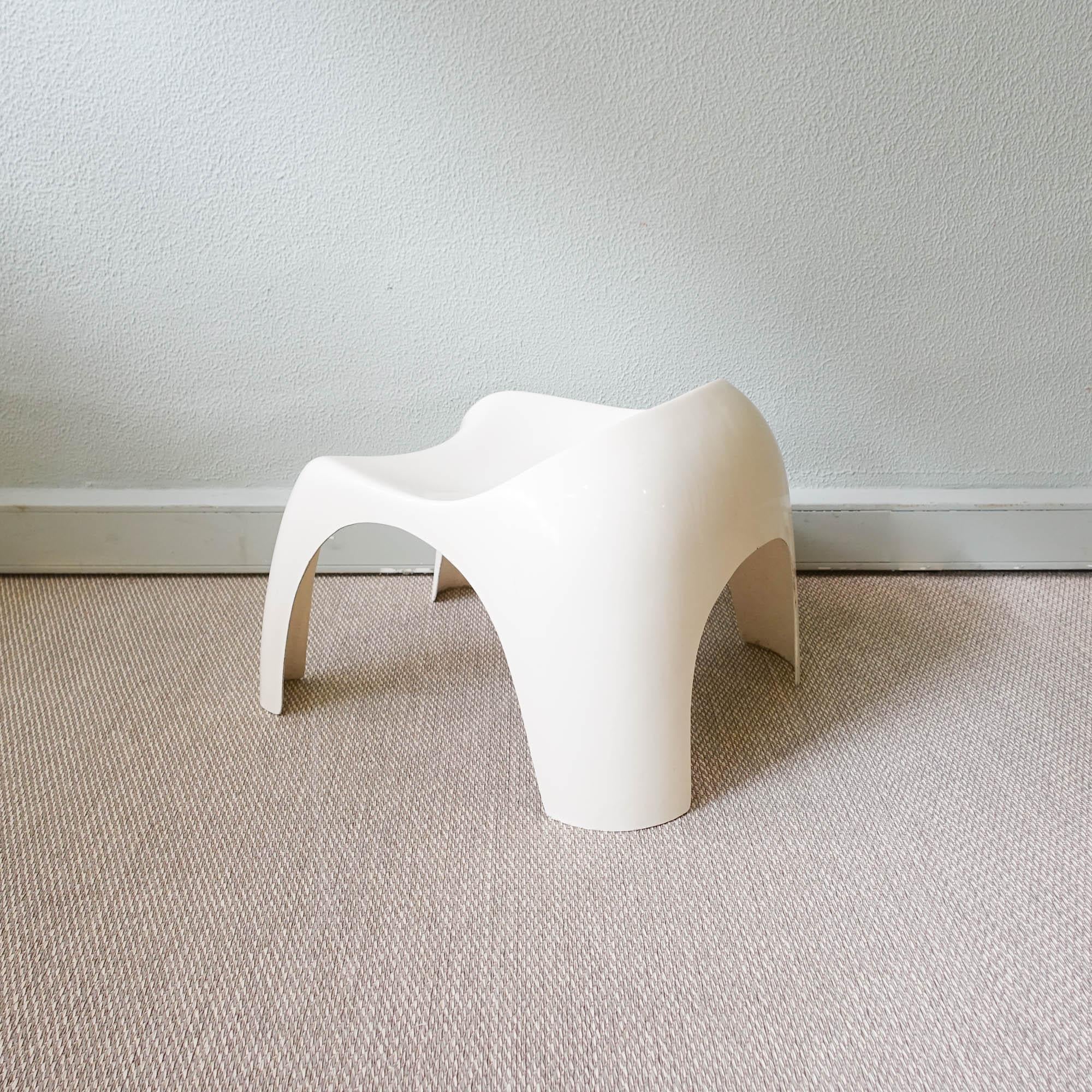 Mid-Century Modern Portuguese Fiberglass Stool in the style of Efebino by Stacy Duke for Artemide For Sale