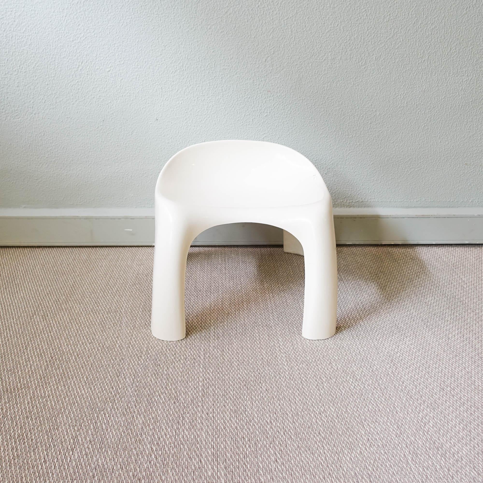 Portuguese Fiberglass Stool in the style of Efebino by Stacy Duke for Artemide For Sale 2