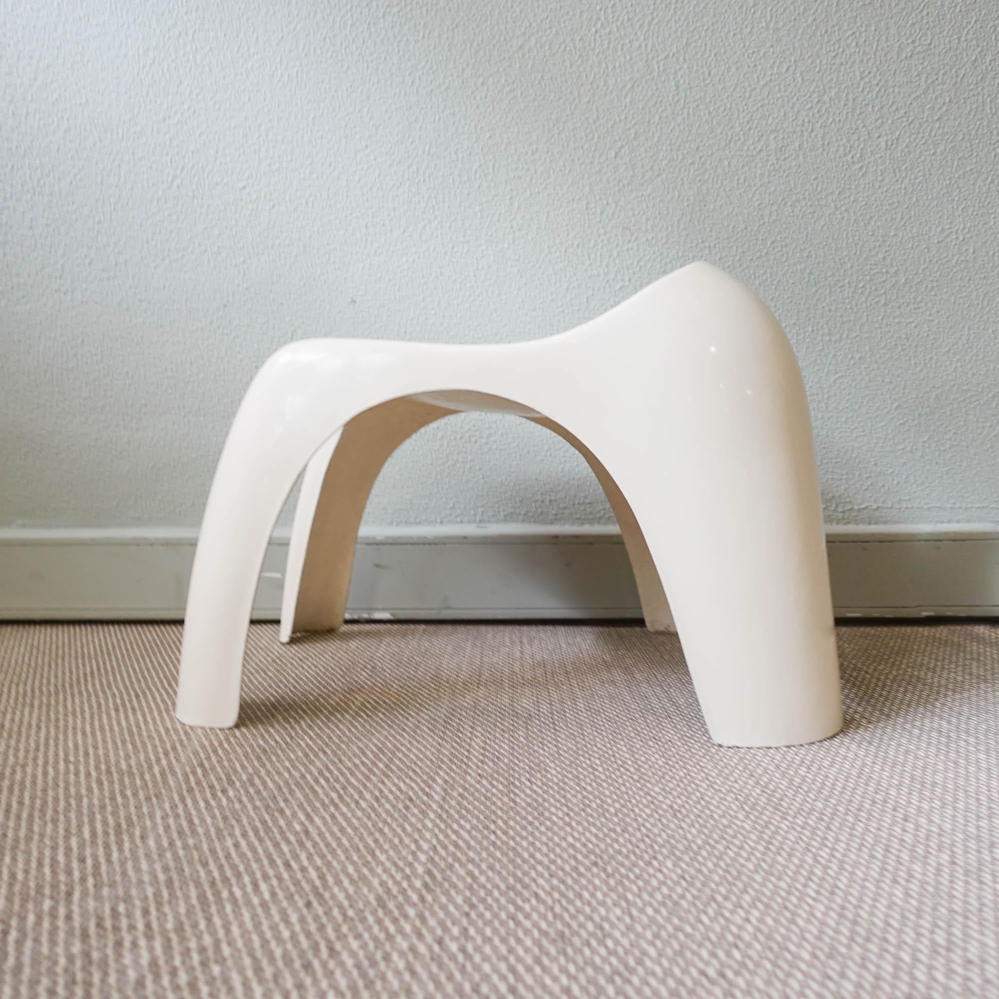 Portuguese Fiberglass Stool in the style of Efebino by Stacy Duke for Artemide For Sale 3