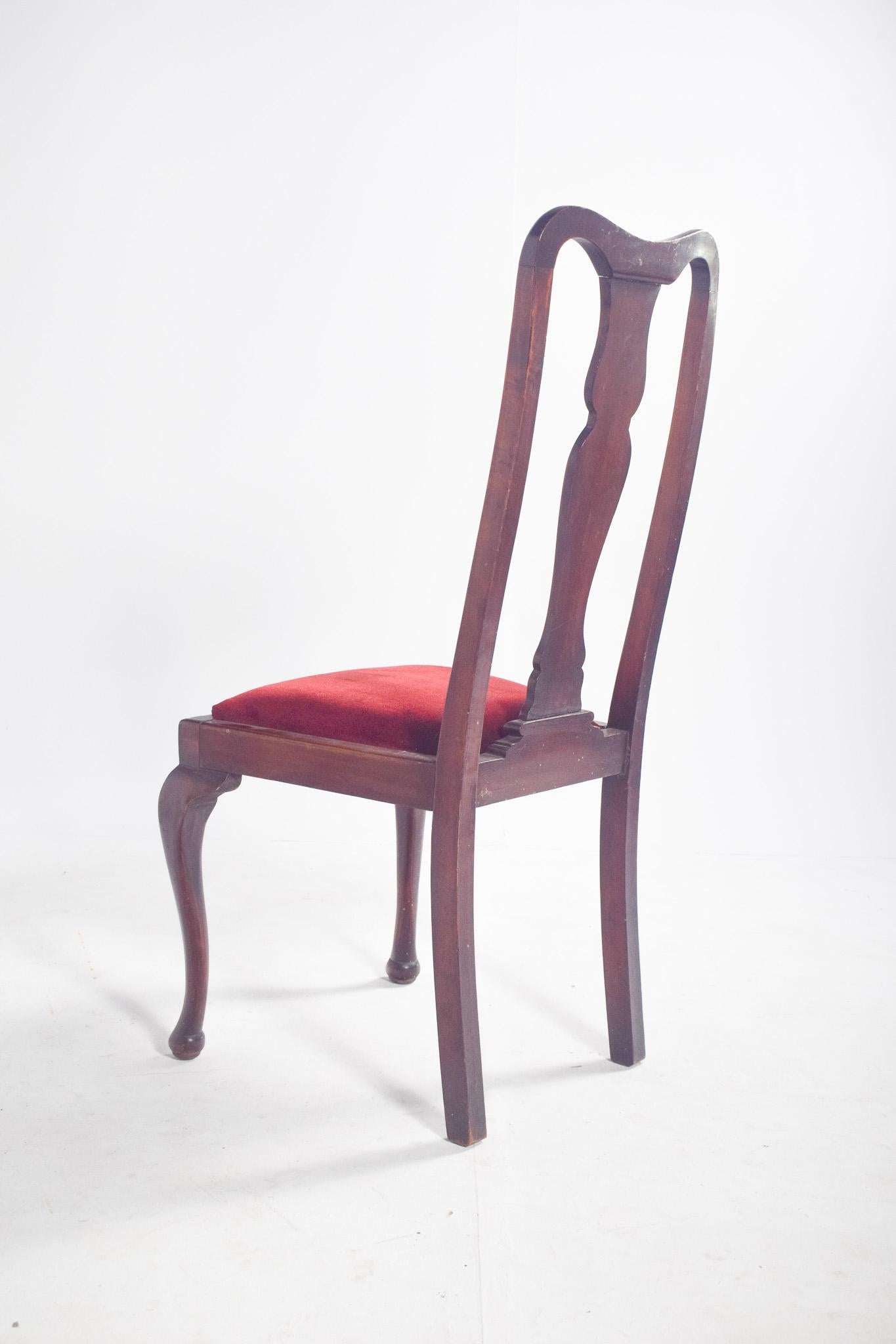 Portuguese Four Queen Anne Dining Chairs (Chaises à manger Queen Anne) en vente 1