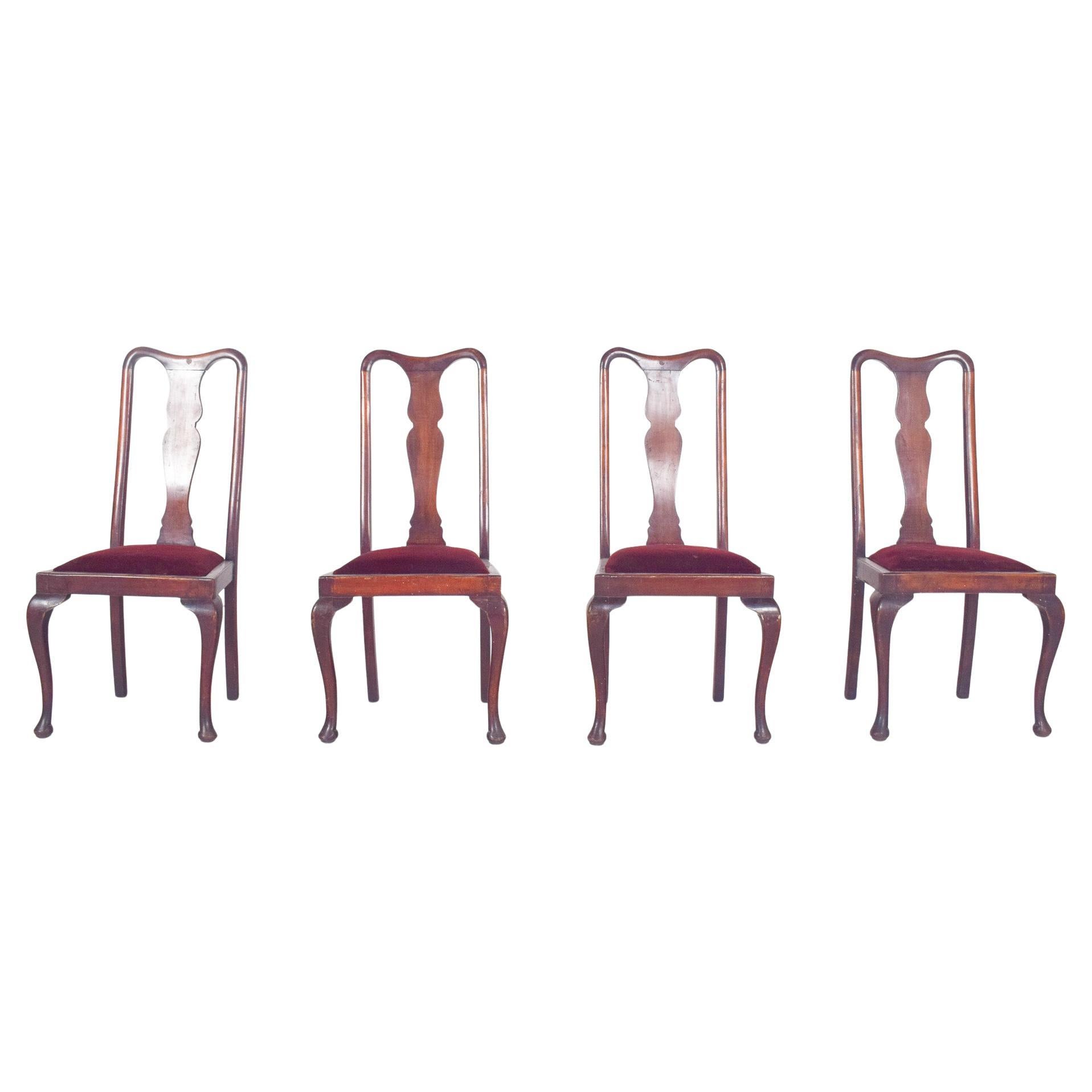 Portuguese Four Queen Anne Dining Chairs (Chaises à manger Queen Anne)
