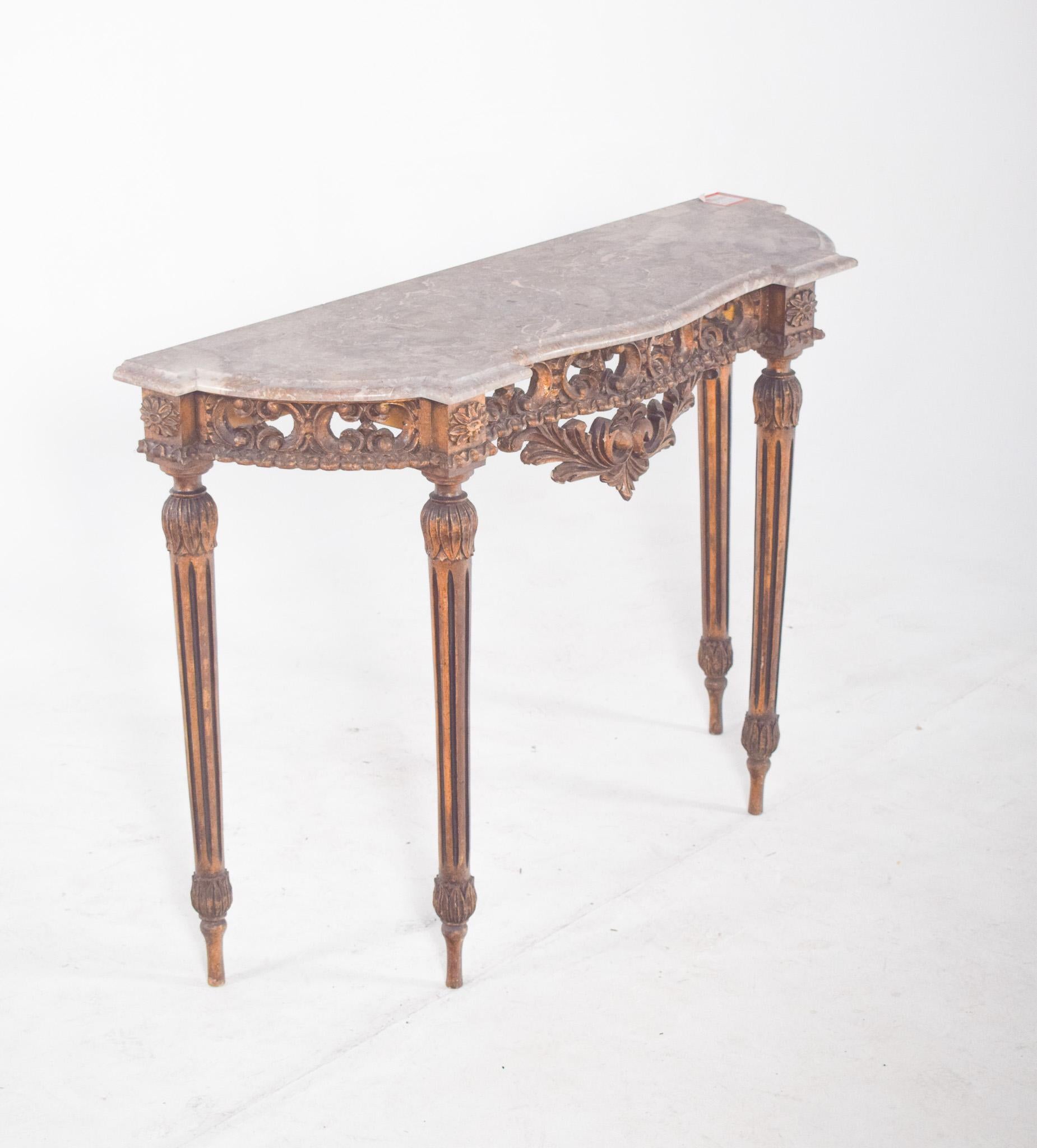 Portuguese Gilded Carving Side Table with Marble Top In Good Condition For Sale In Lisboa, Lisboa