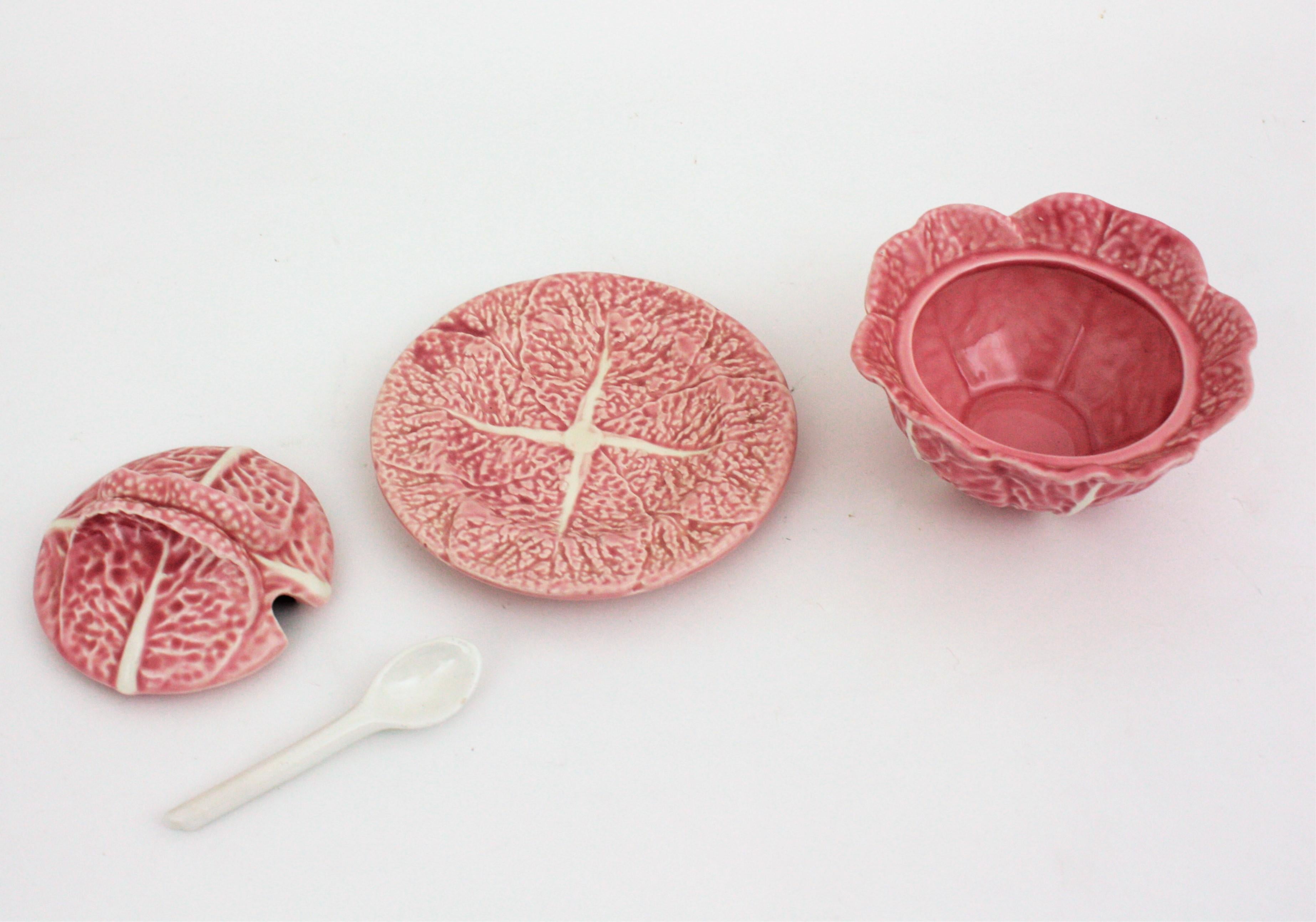 20ième siècle Petite soupière ou bol en céramique émaillée rose, Portugal, années 1960 en vente