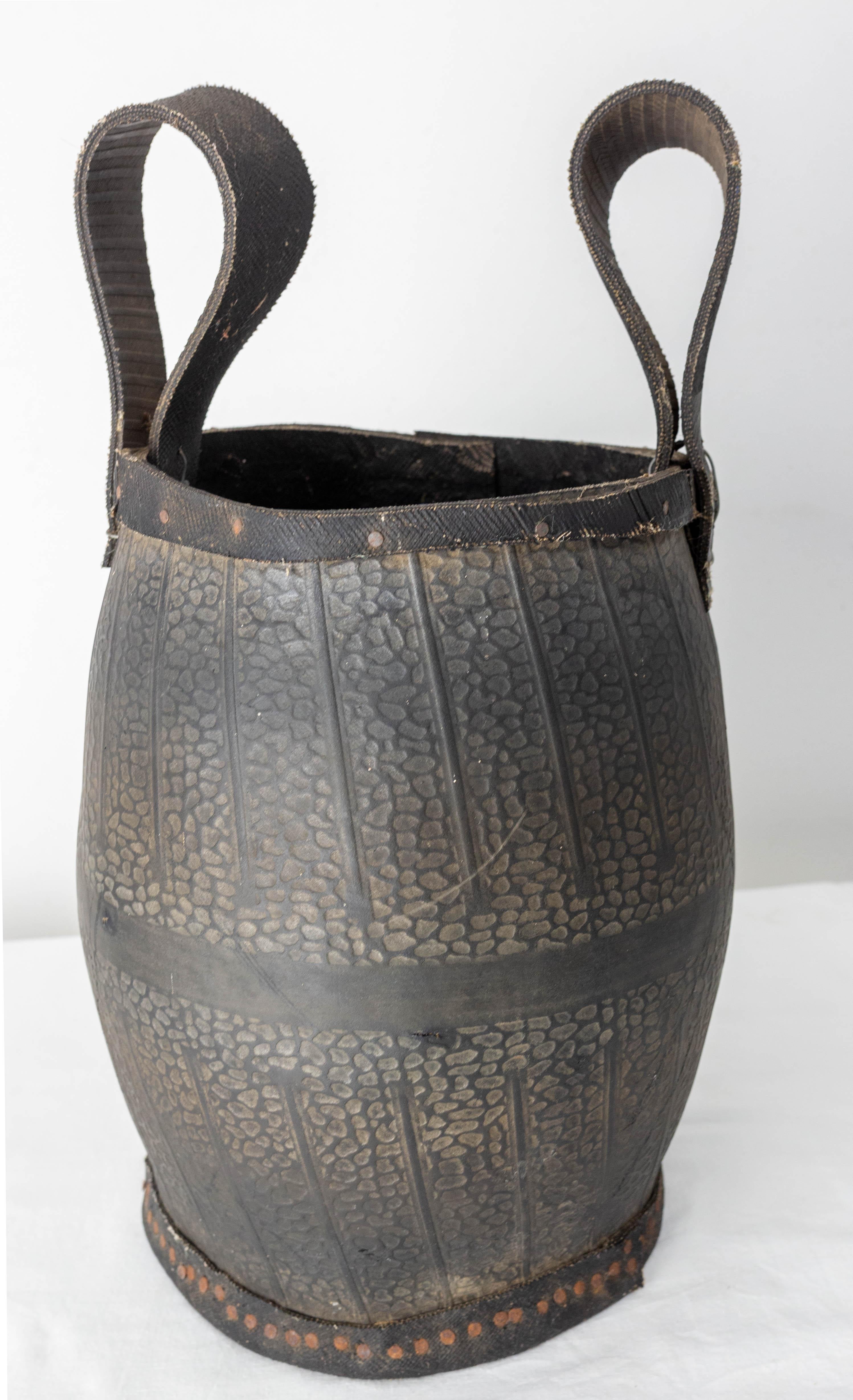 Rubber home-made basket, Portugal
It was made from tires
Historical witness object of the harsh life after war.
This can be used as a flower pot or cachepot.
Rare
Mid-century 
Dimension without the handles: 12.20 in. (31 cm)
Good