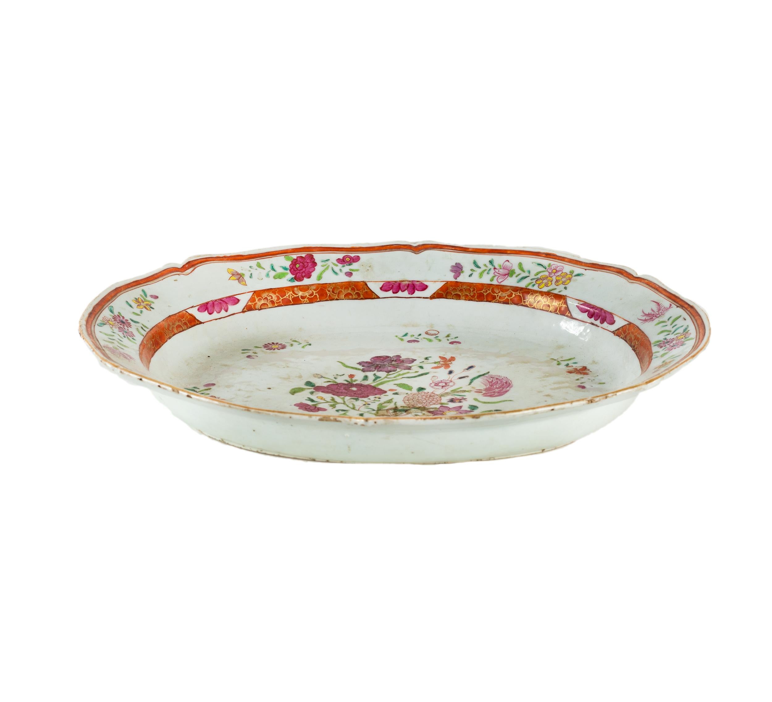 Plat en porcelaine de l'entreprise indienne portugaise, 18ème siècle Bon état - En vente à Lisbon, PT