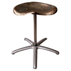 Tabouret industriel portugais à siège de tracteur en fonte d'aluminium base pivotante 1970