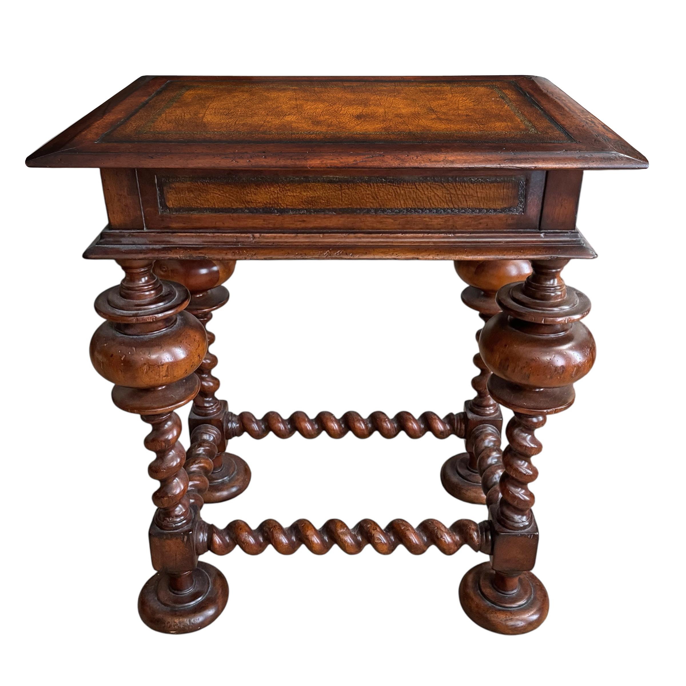 Baroque Table d'appoint ornementée d'inspiration portugaise en vente