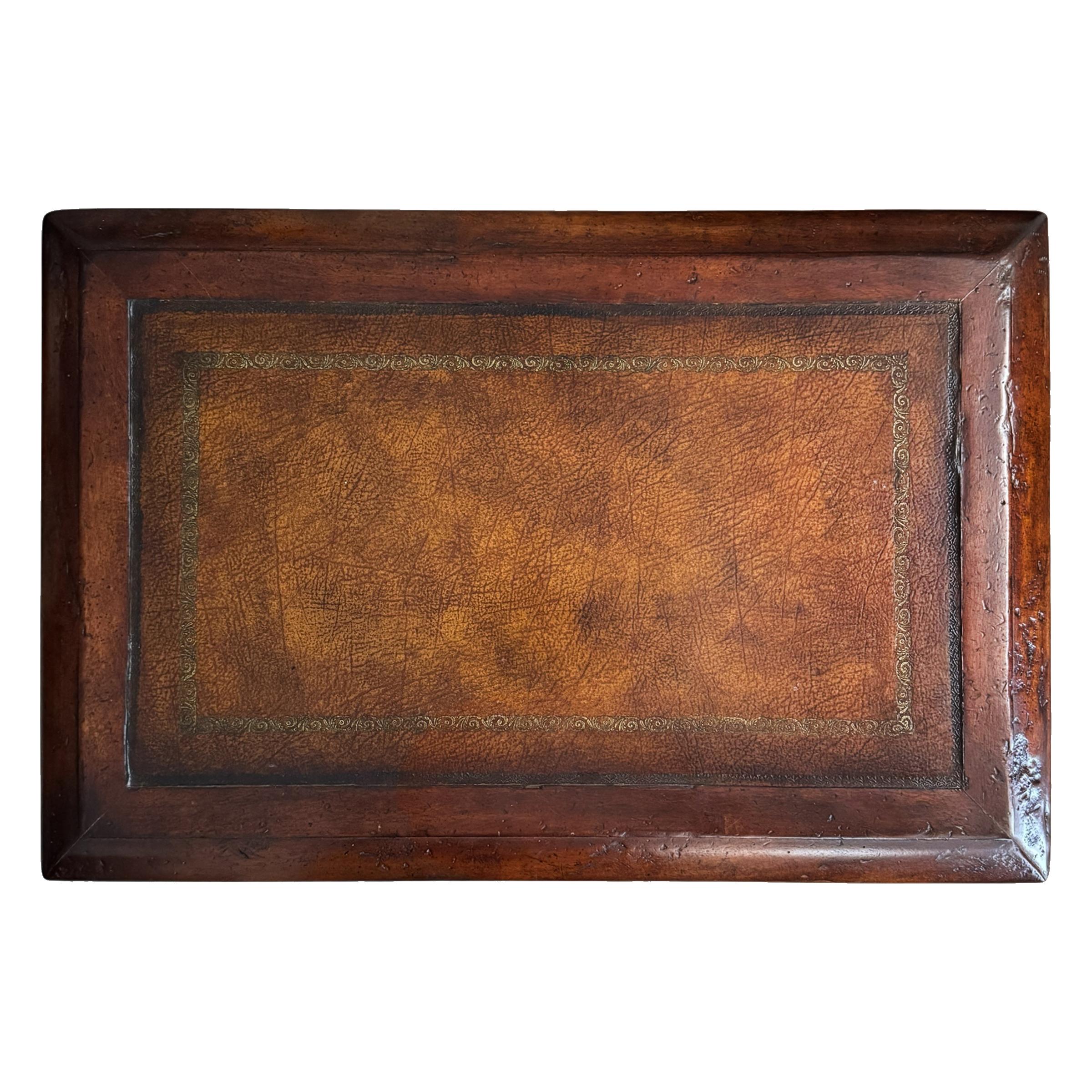 XXIe siècle et contemporain Table d'appoint ornementée d'inspiration portugaise en vente