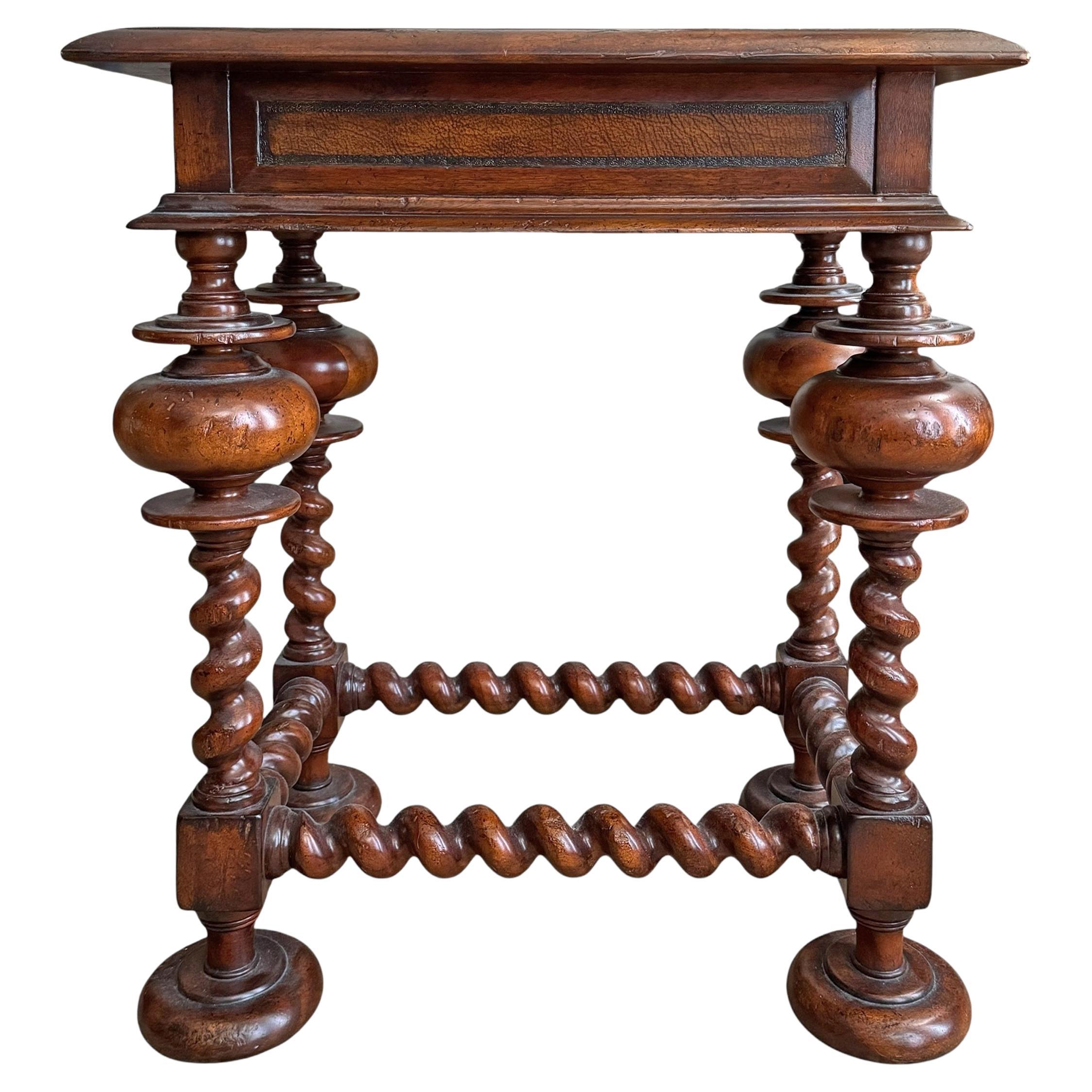 Table d'appoint ornementée d'inspiration portugaise en vente
