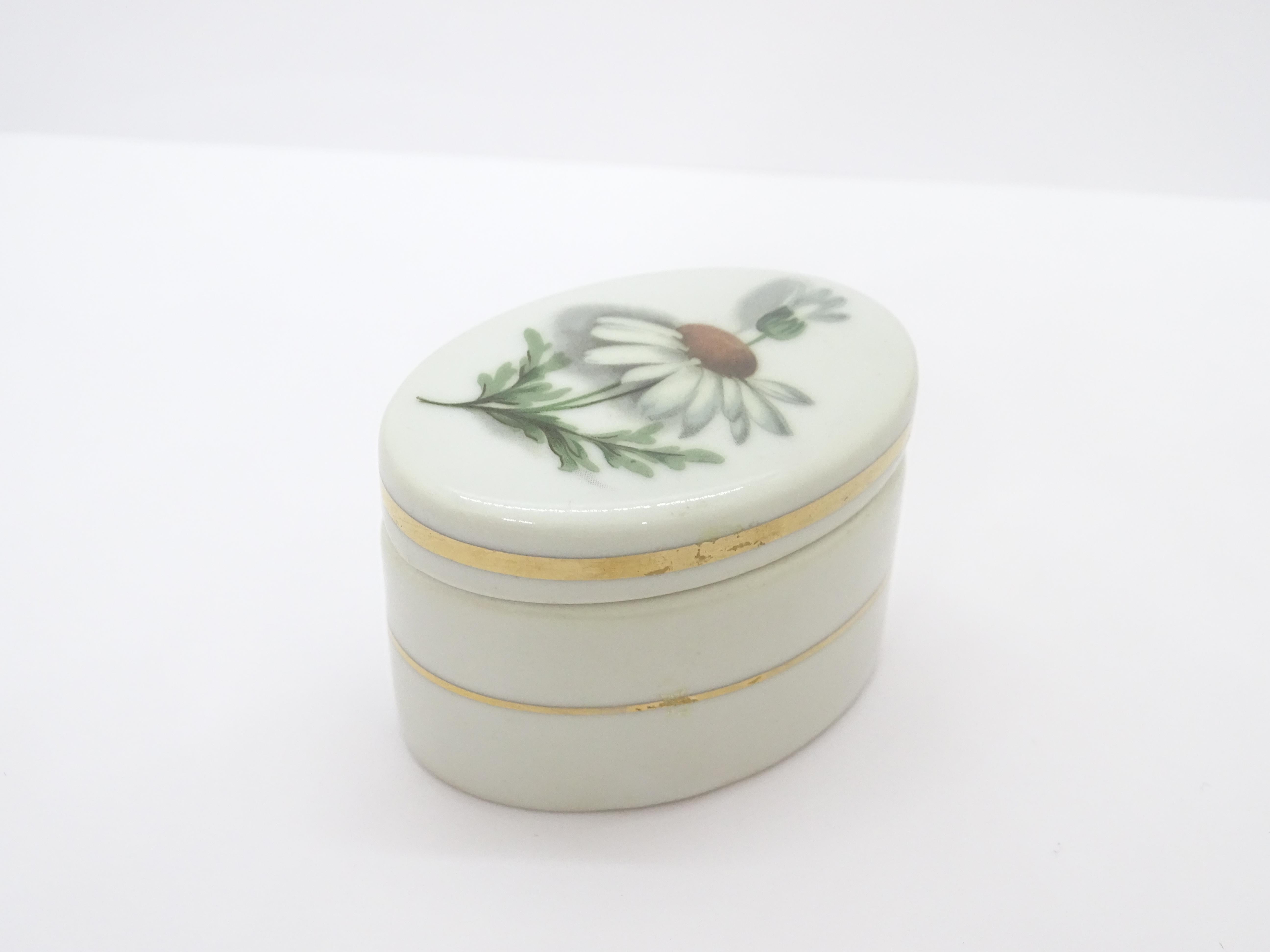 Portugiesische Schmuckschatulle aus Porzellan und Gold mit Goldbesatz „Margarita“ im Angebot 11