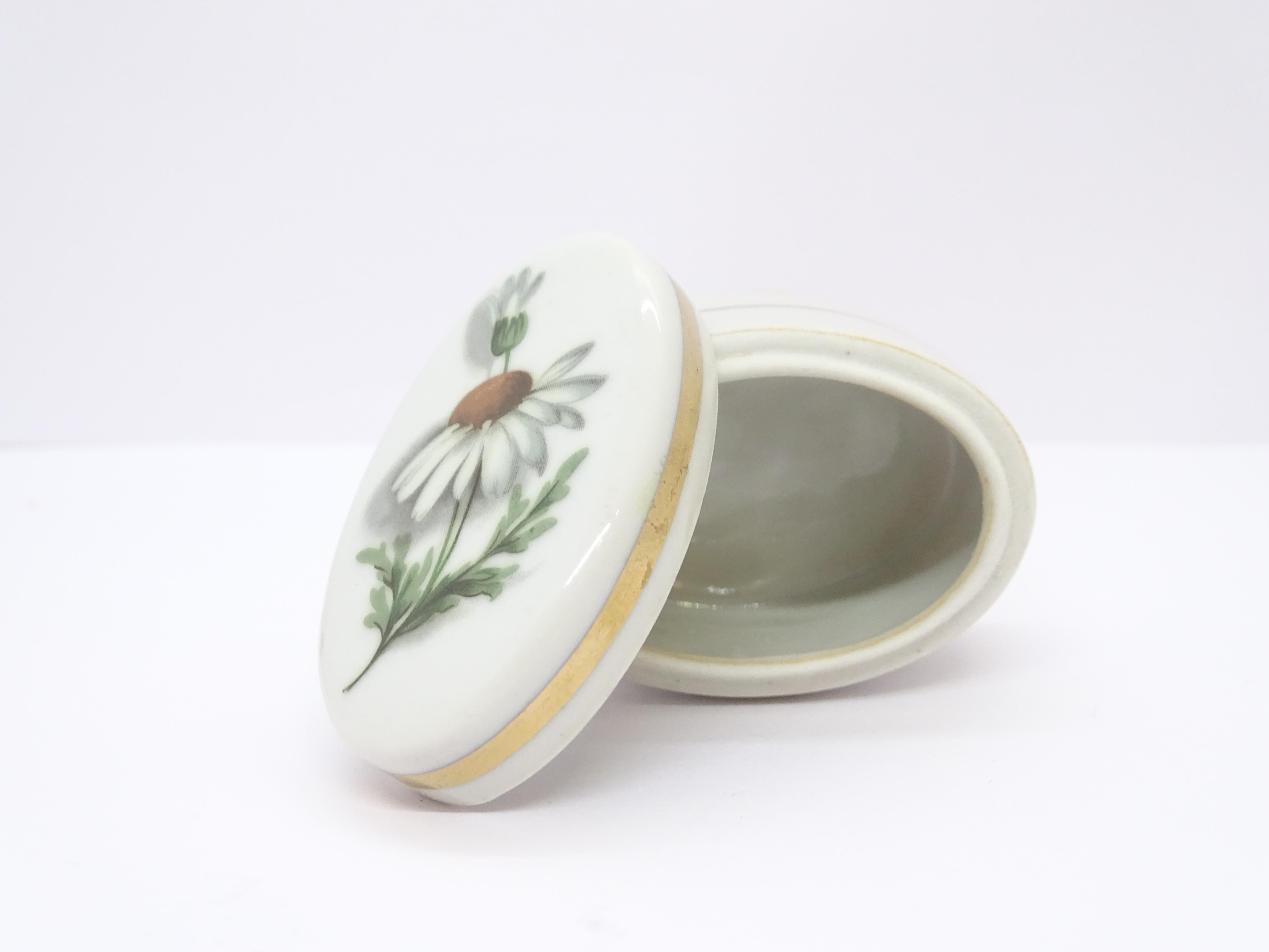 Portugiesische Schmuckschatulle aus Porzellan und Gold mit Goldbesatz „Margarita“ im Angebot 13