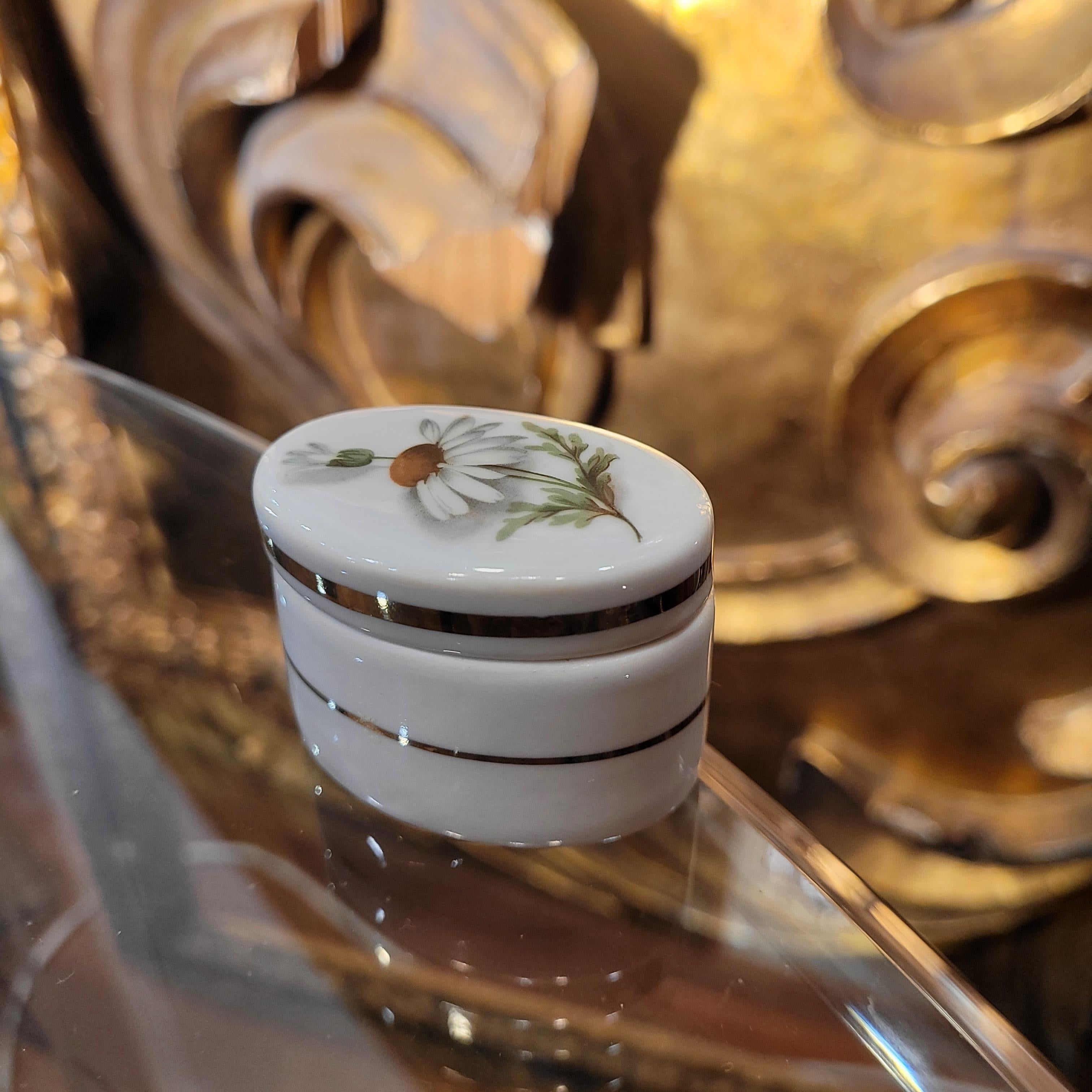 Portugiesische Schmuckschatulle aus Porzellan und Gold mit Goldbesatz „Margarita“ im Zustand „Gut“ im Angebot in VALLADOLID, ES