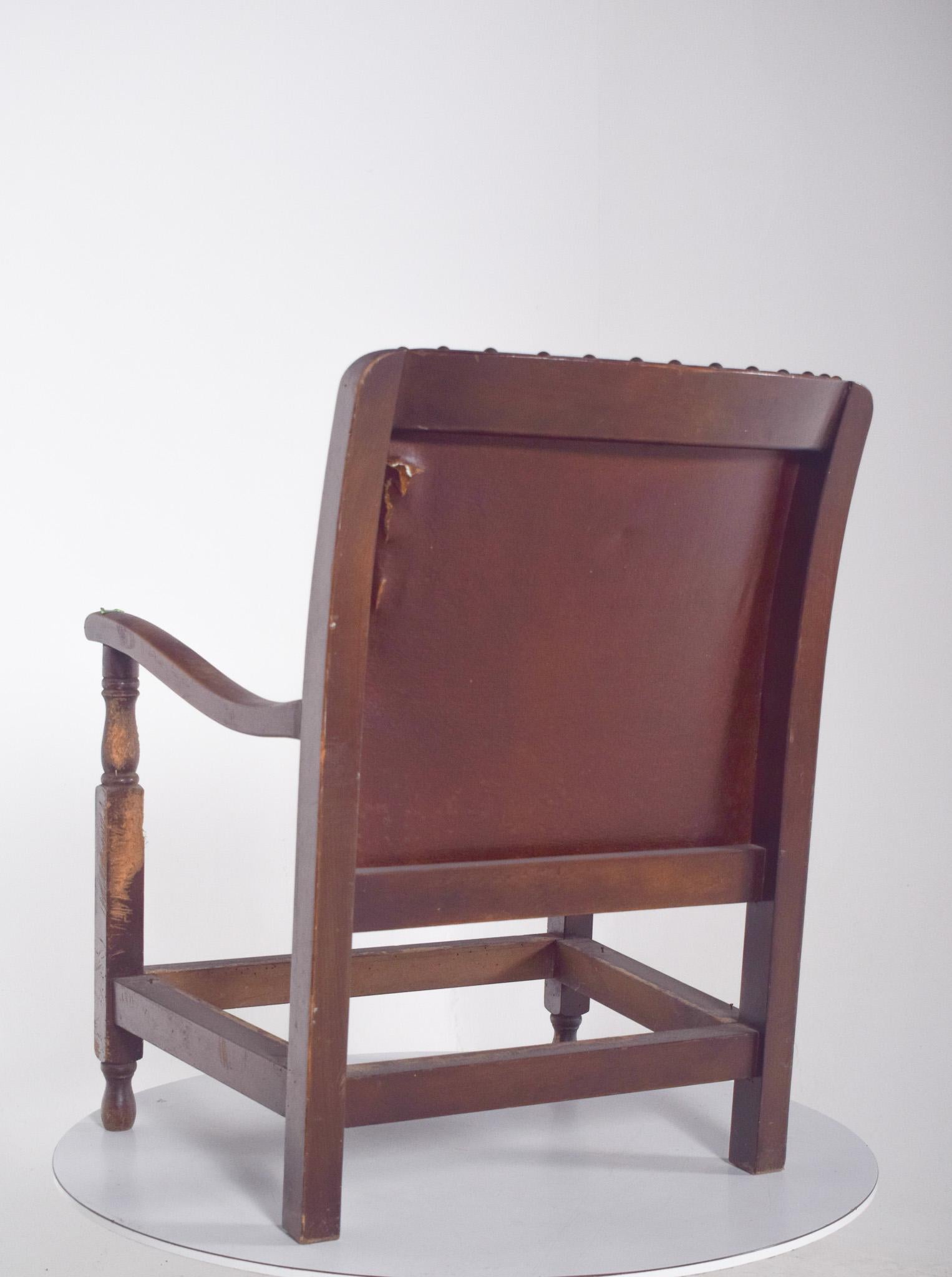 Chaise basse portugaise avec dossier en cuir en vente 2