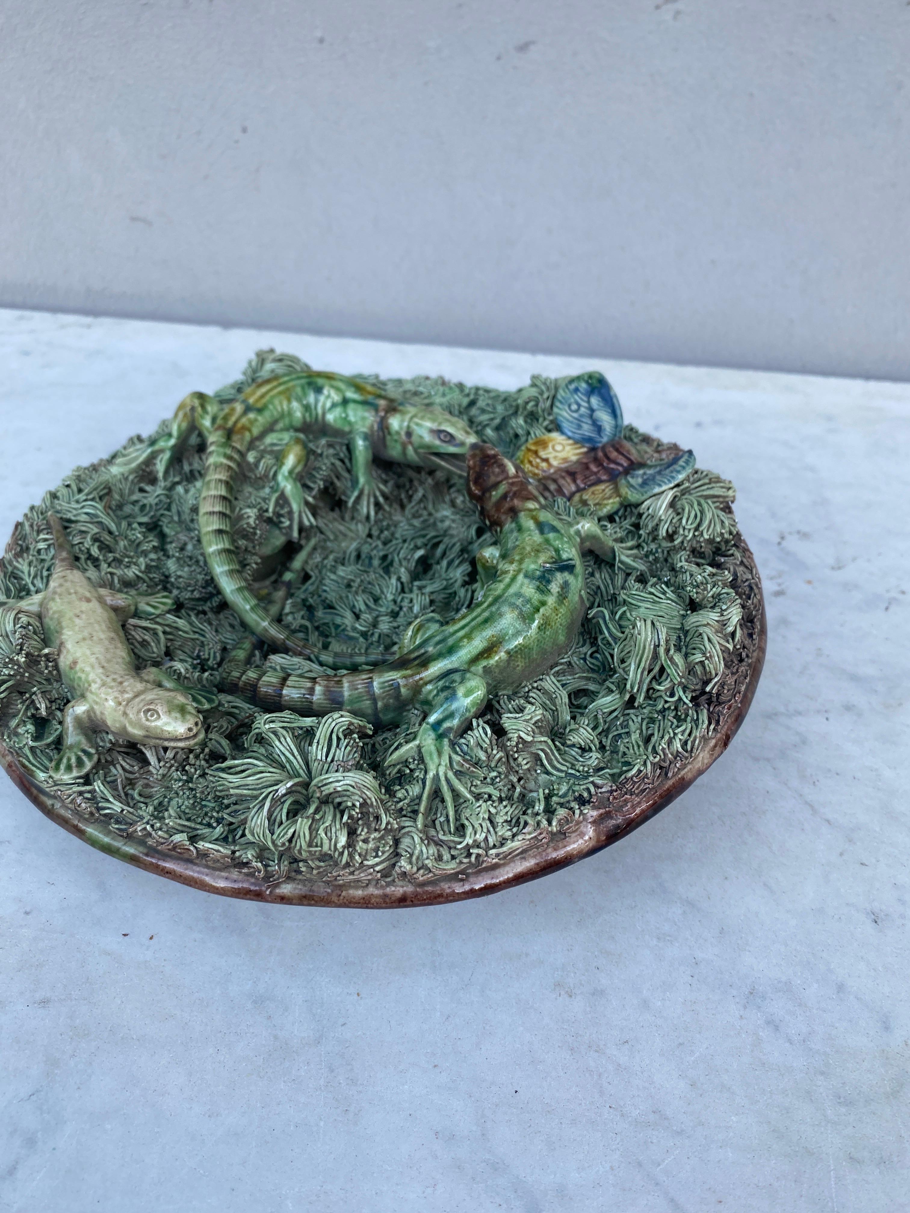 19th Century Portuguese Majolica Palissy Wall Lizard Platter  In Good Condition For Sale In Austin, TX