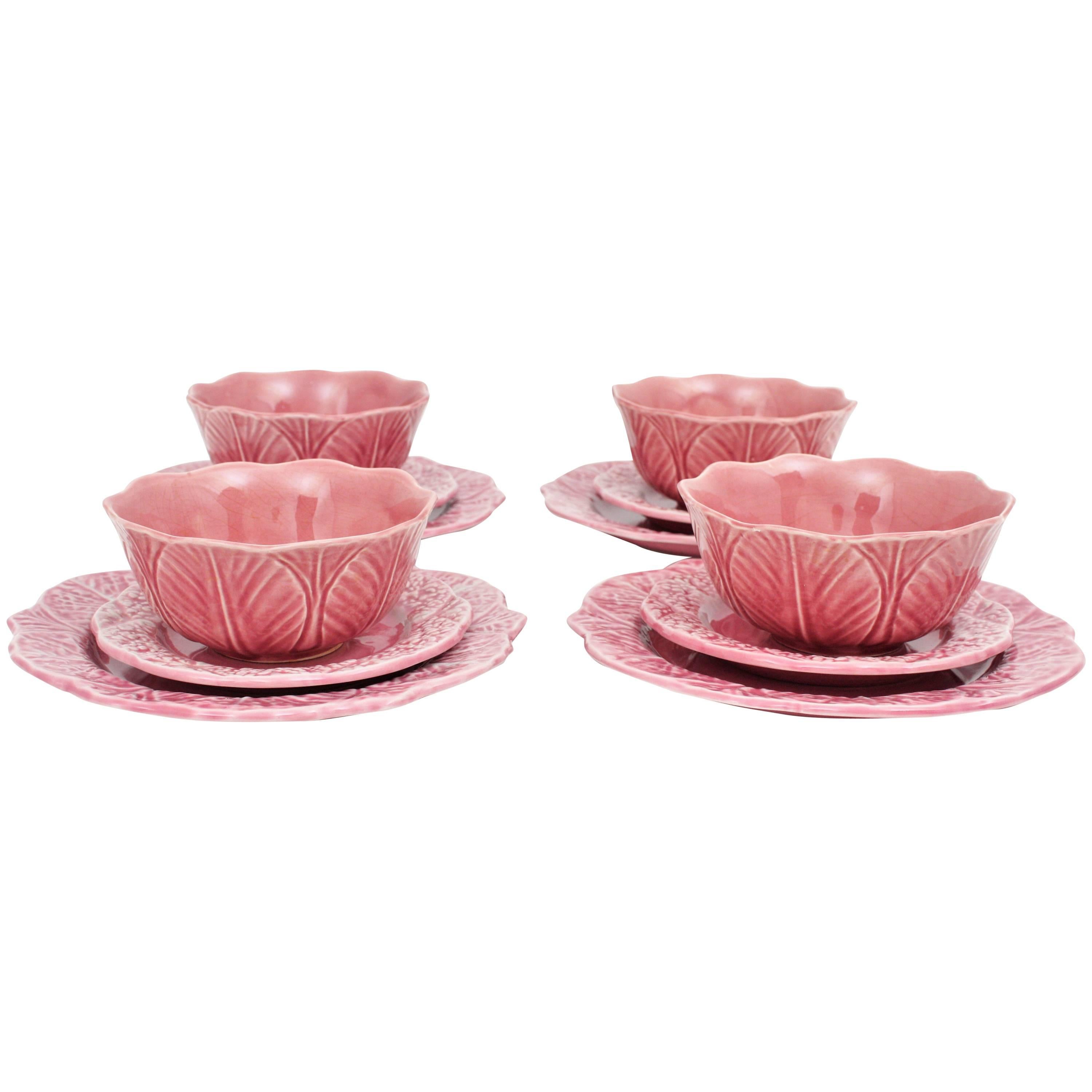 Portugiesisches Majolika-Dessert- oder Frühstücksservice aus rosa Keramik für vier Personen (Moderne der Mitte des Jahrhunderts) im Angebot