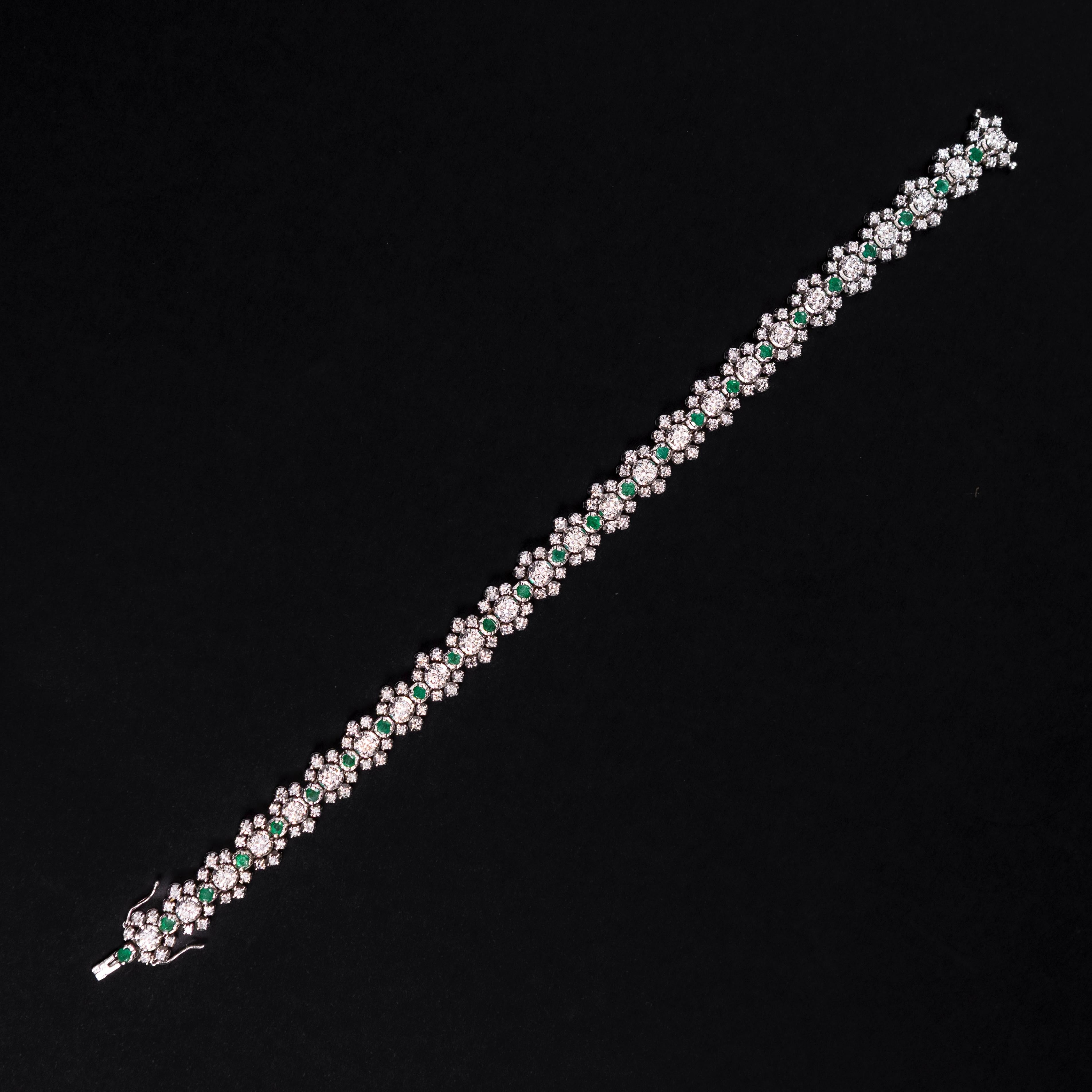 Taille ronde Bracelet portugais du milieu du siècle avec émeraude et diamant en or blanc 1950s-1960s en vente