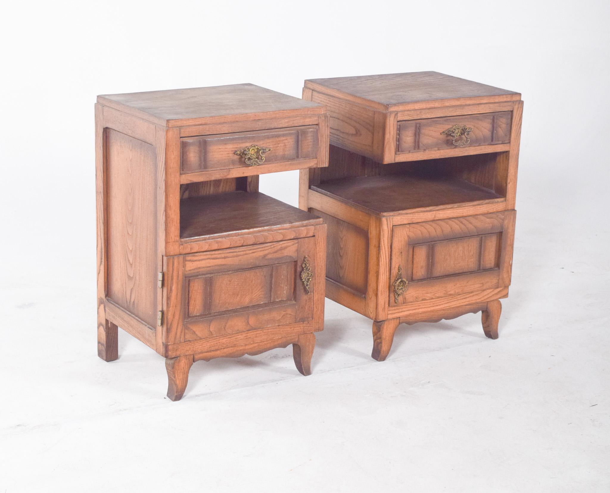 Portuguese Mid-Century Pair of Oak Bedside Tables For Sale 1